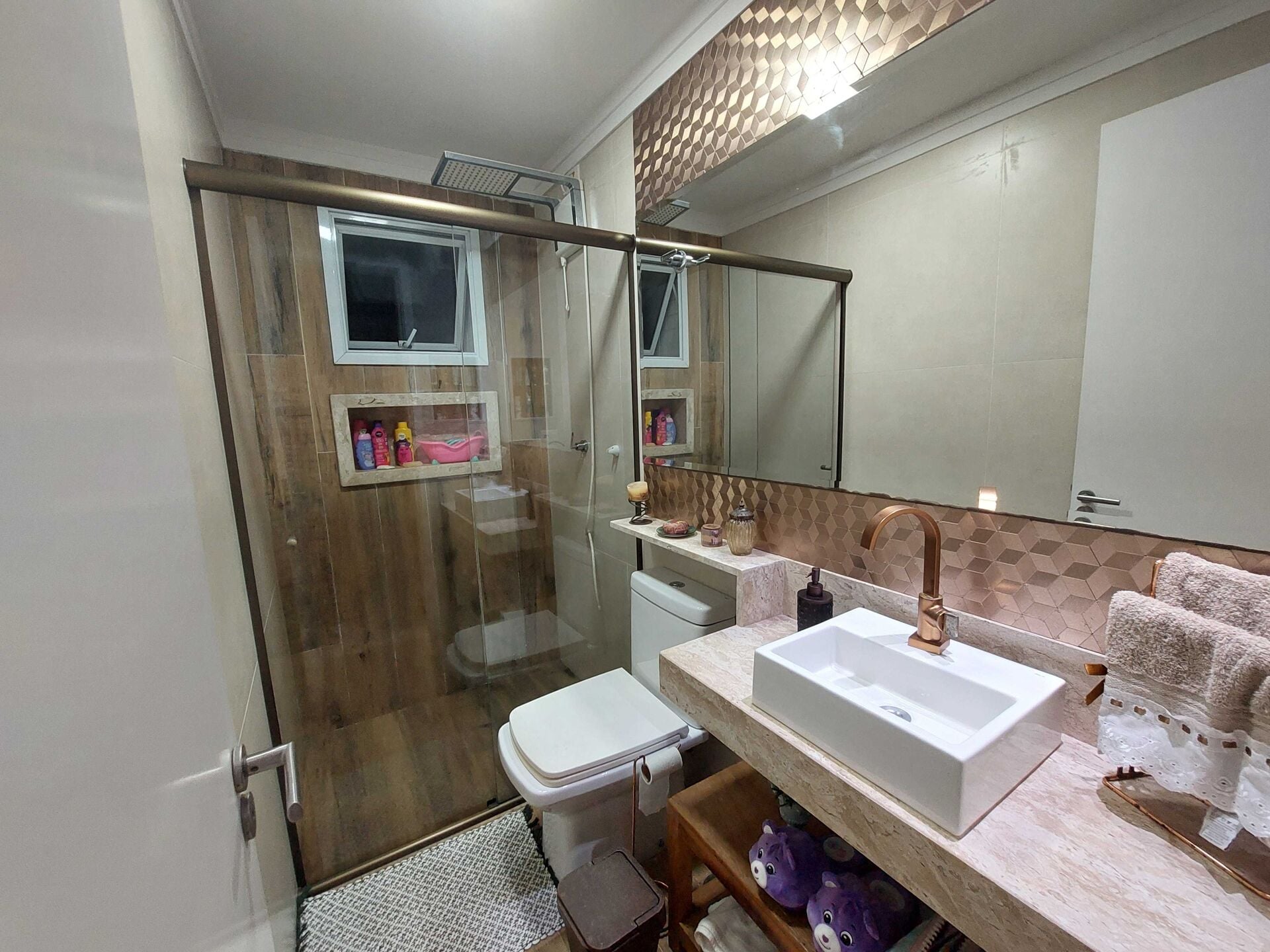 Apartamento 95 · 2 dorm. — Banheiro