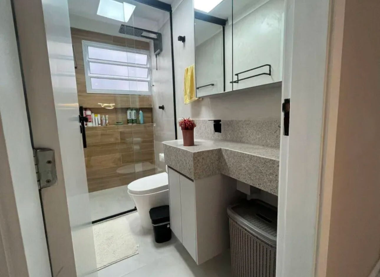 Apartamento 93 · 3 dorm. — Banheiro