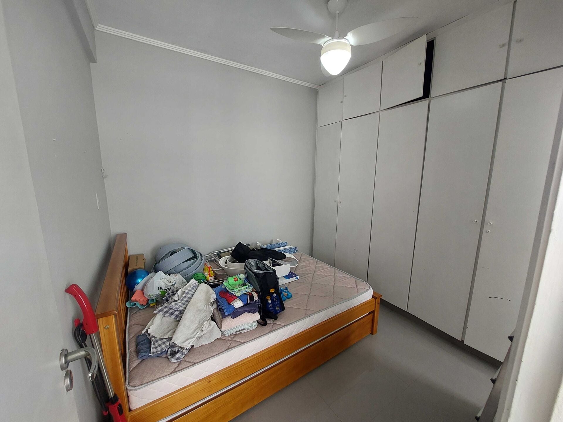 Apartamento 93 · 2 dorm. — Quarto de servico