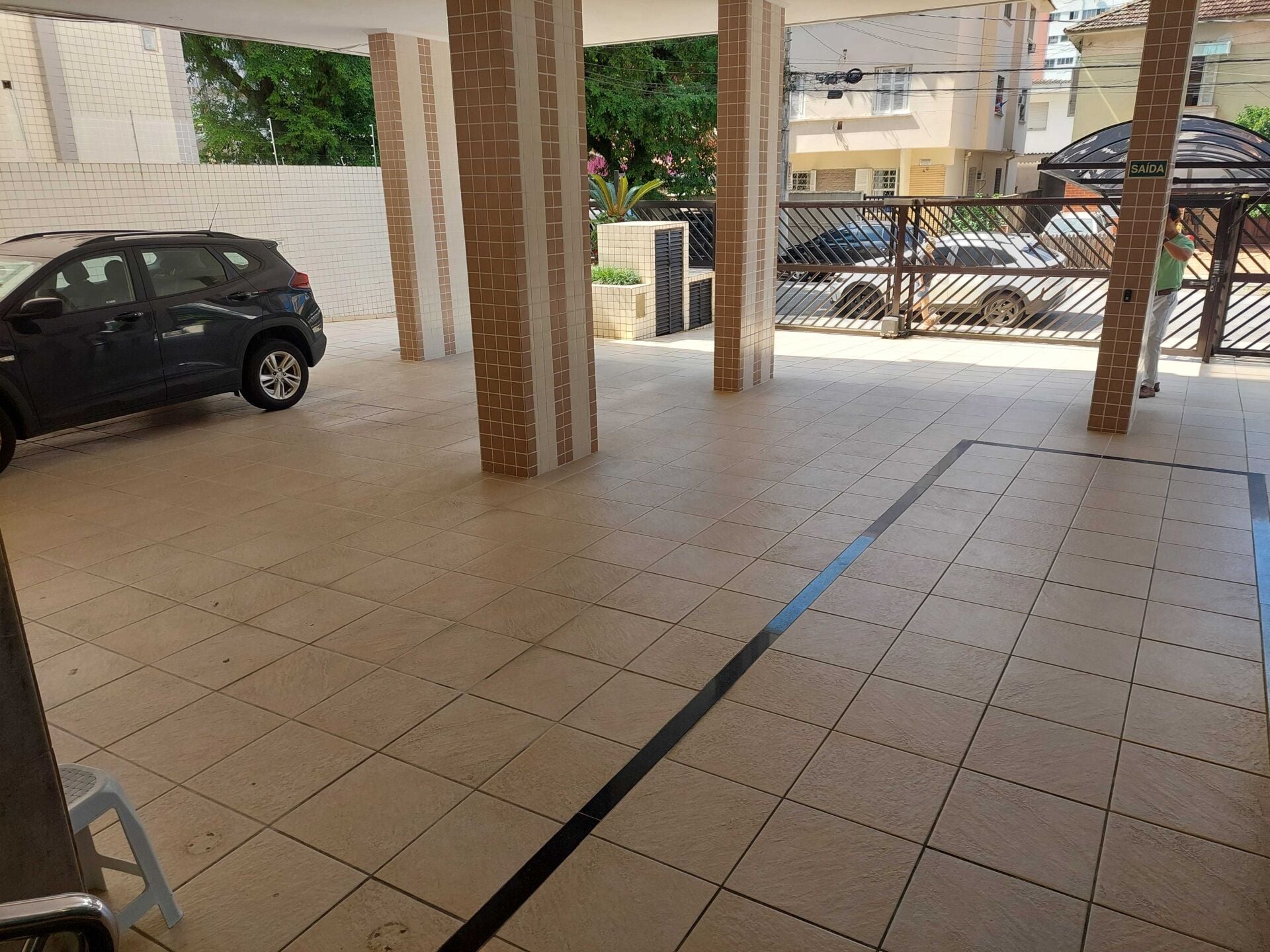 Apartamento 93 · 2 dorm. — Garagem