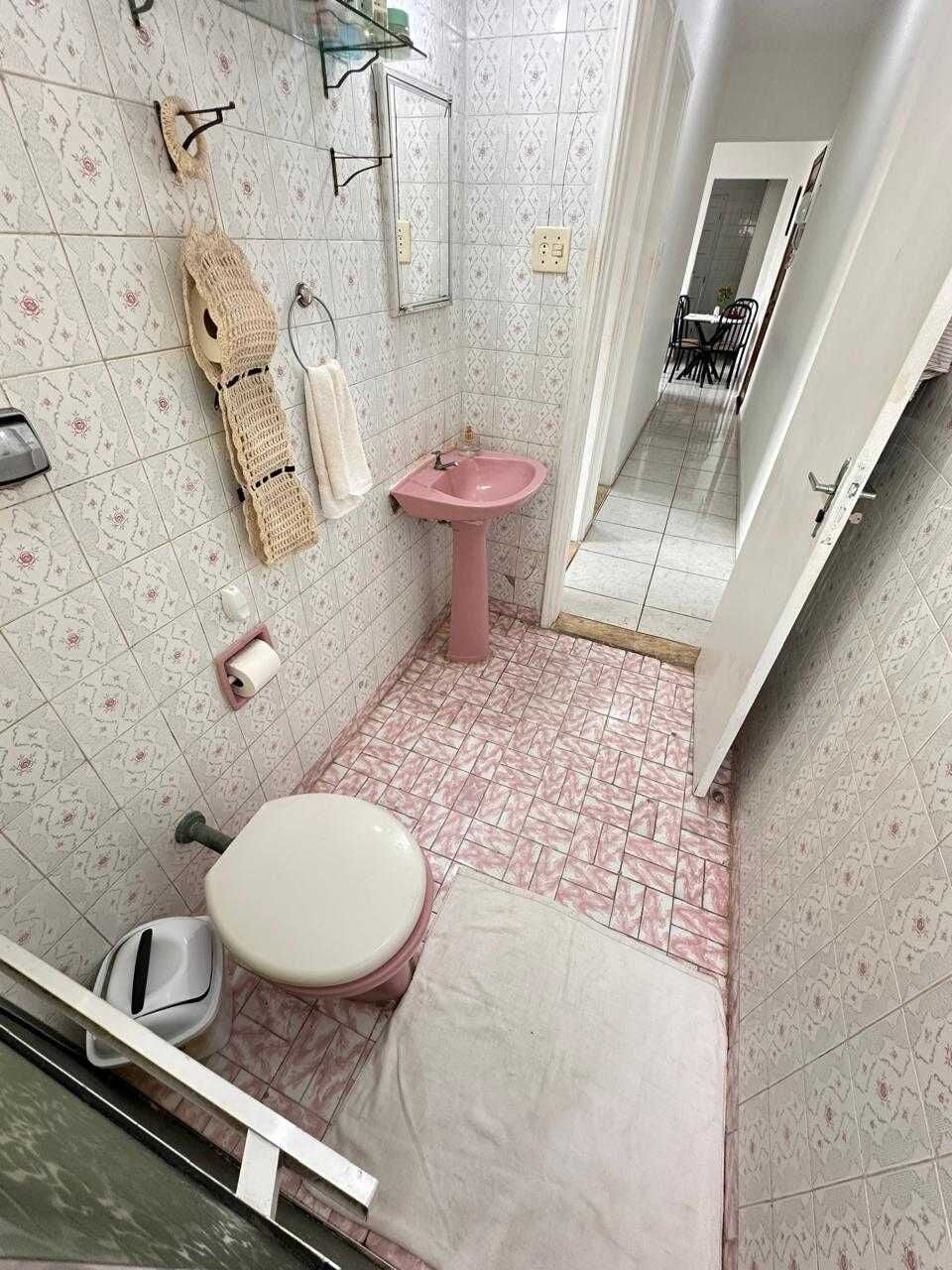 Apartamento · 2 dorm. — Banheiro