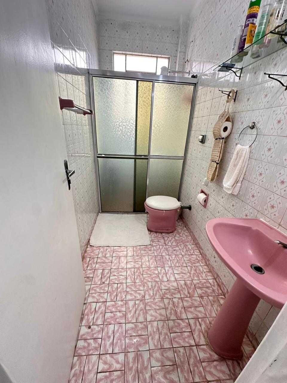 Apartamento · 2 dorm. — Banheiro