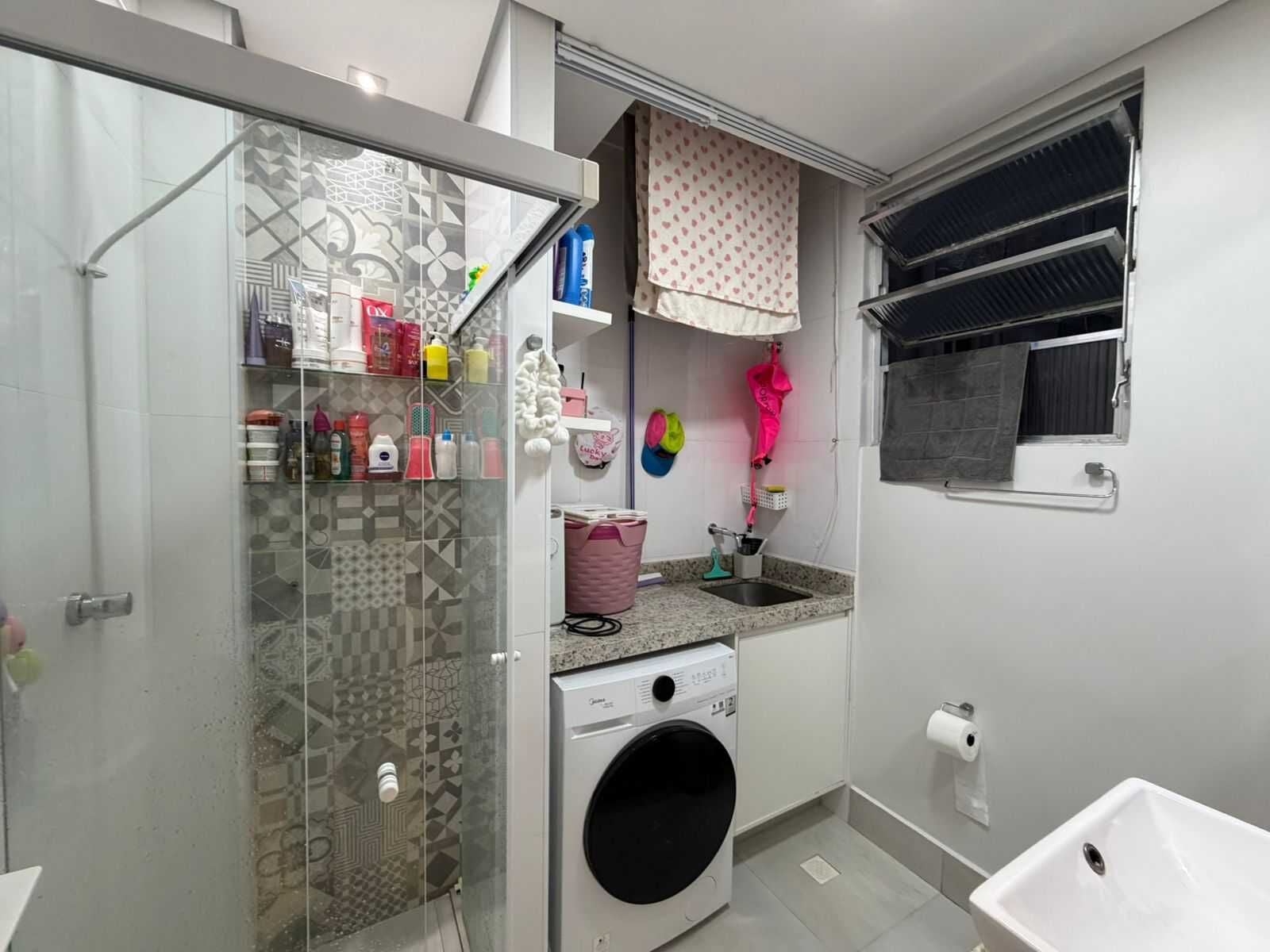 Apartamento 35 · 2 dorm. — Banheiro