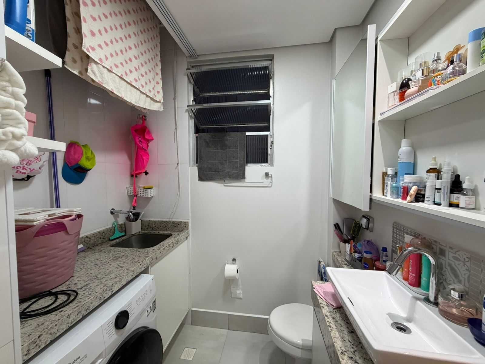 Apartamento 35 · 2 dorm. — Banheiro