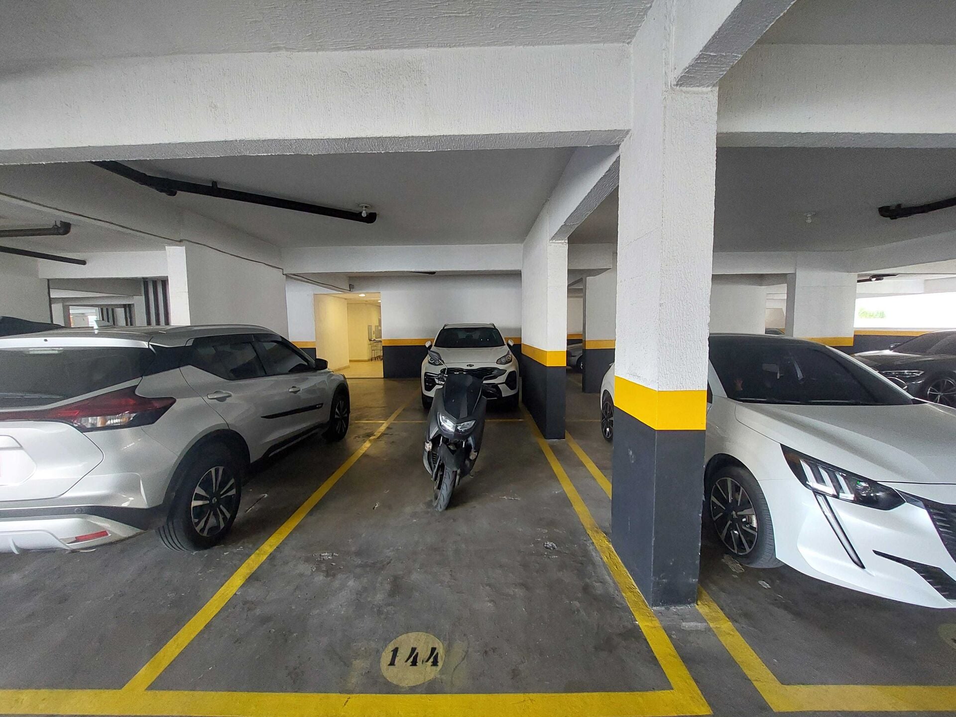 Apartamento 222 · 2 dorm. — Garagem