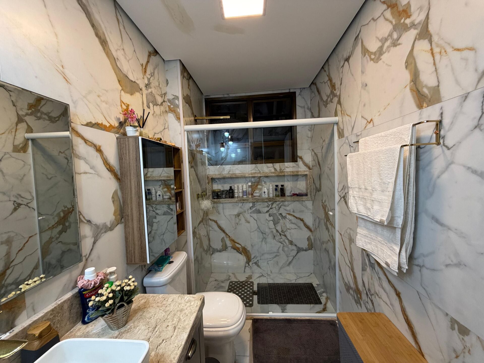 Apartamento 102 · 3 dorm. — Banheiro suite