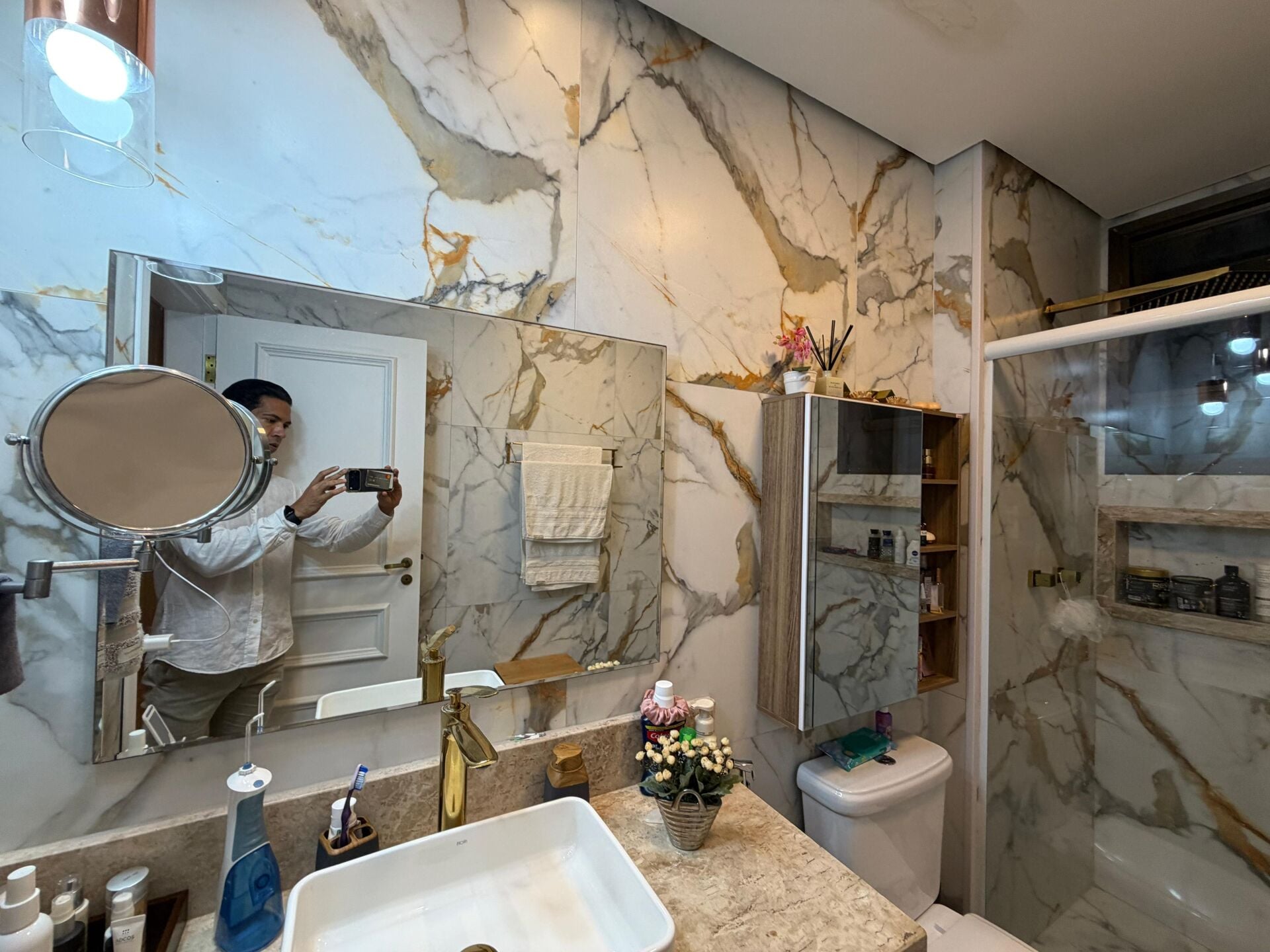Apartamento 102 · 3 dorm. — Banheiro suite