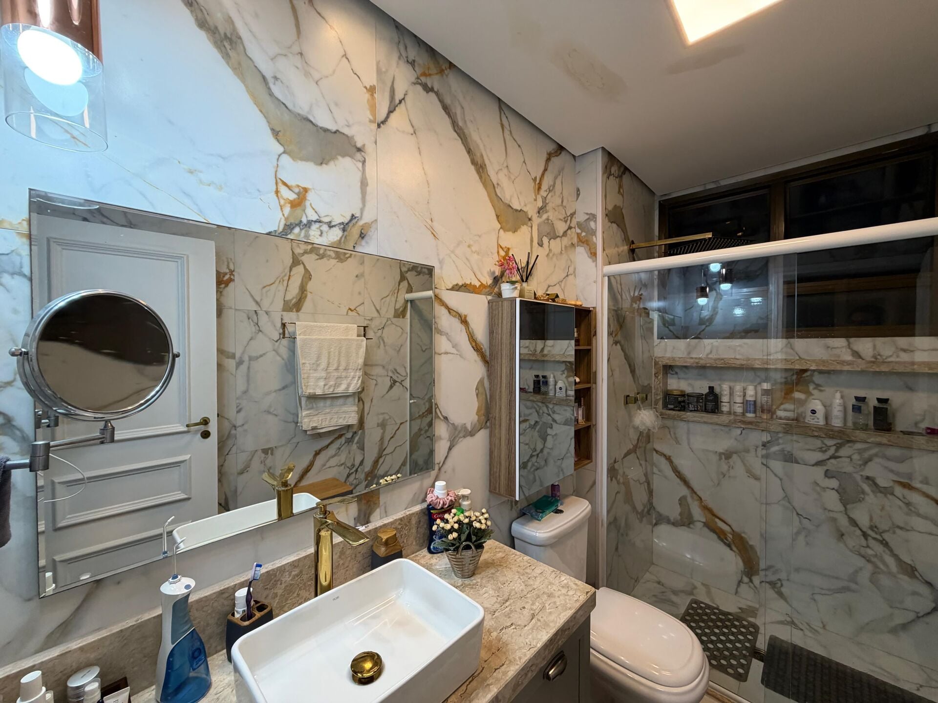 Apartamento 102 · 3 dorm. — Banheiro suite