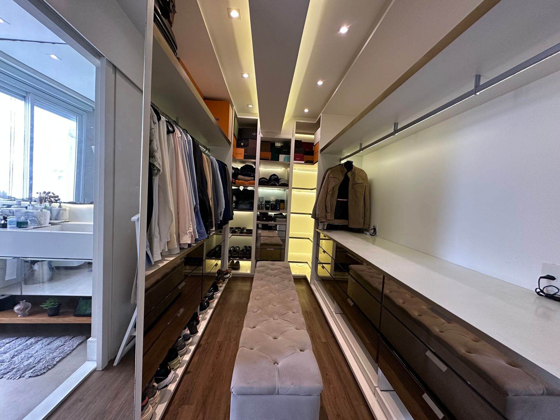 Apartamento 121 · 3 dorm. — Closet