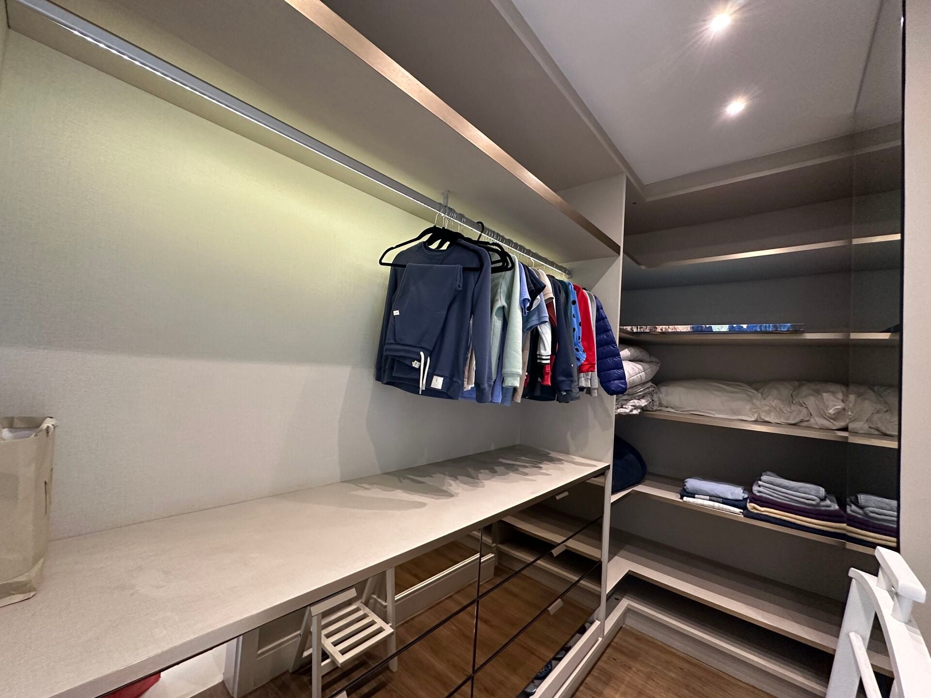Apartamento 121 · 3 dorm. — Closet