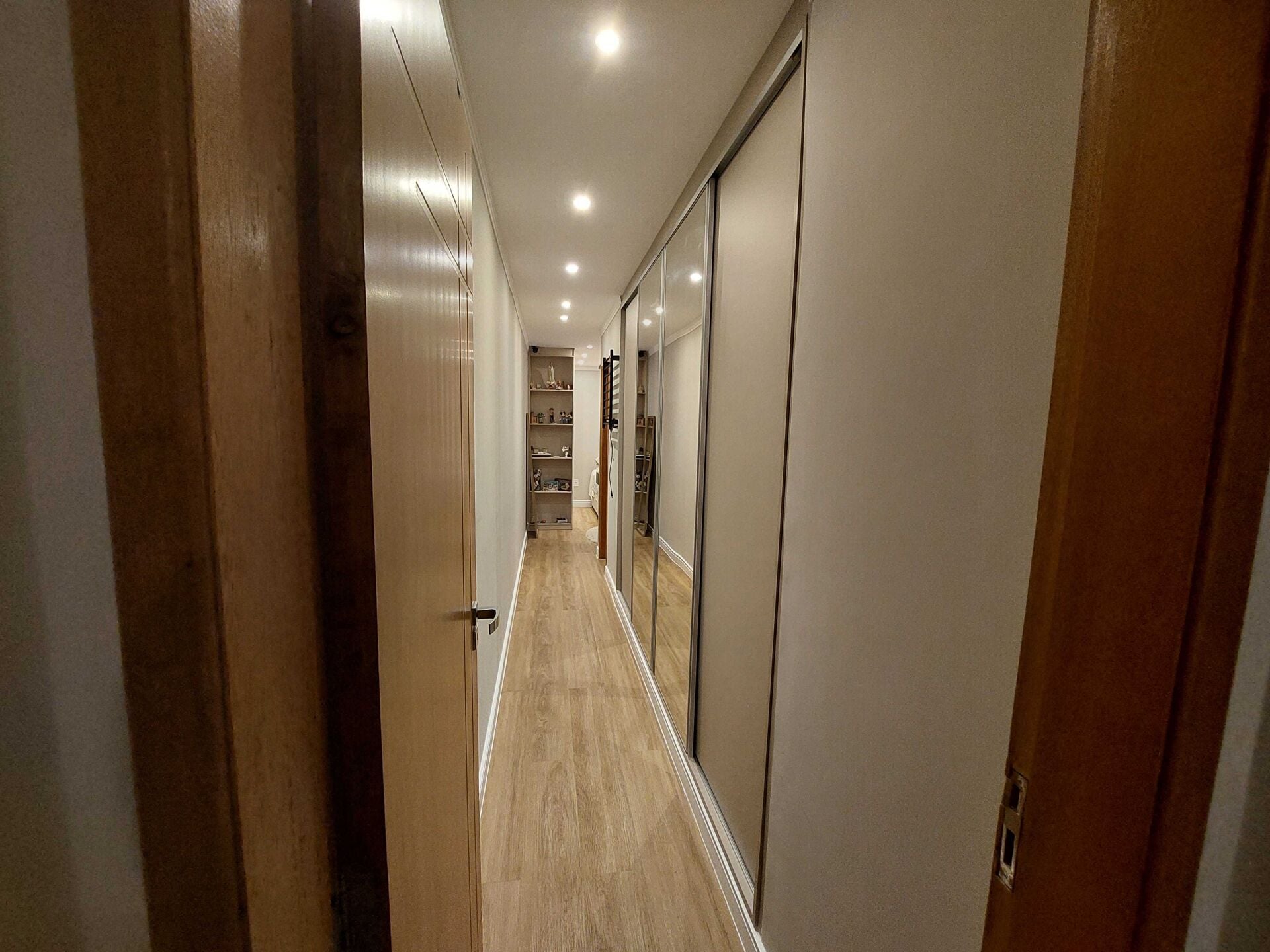 Casa Alto Padrão · 3 dorm. — Circulação