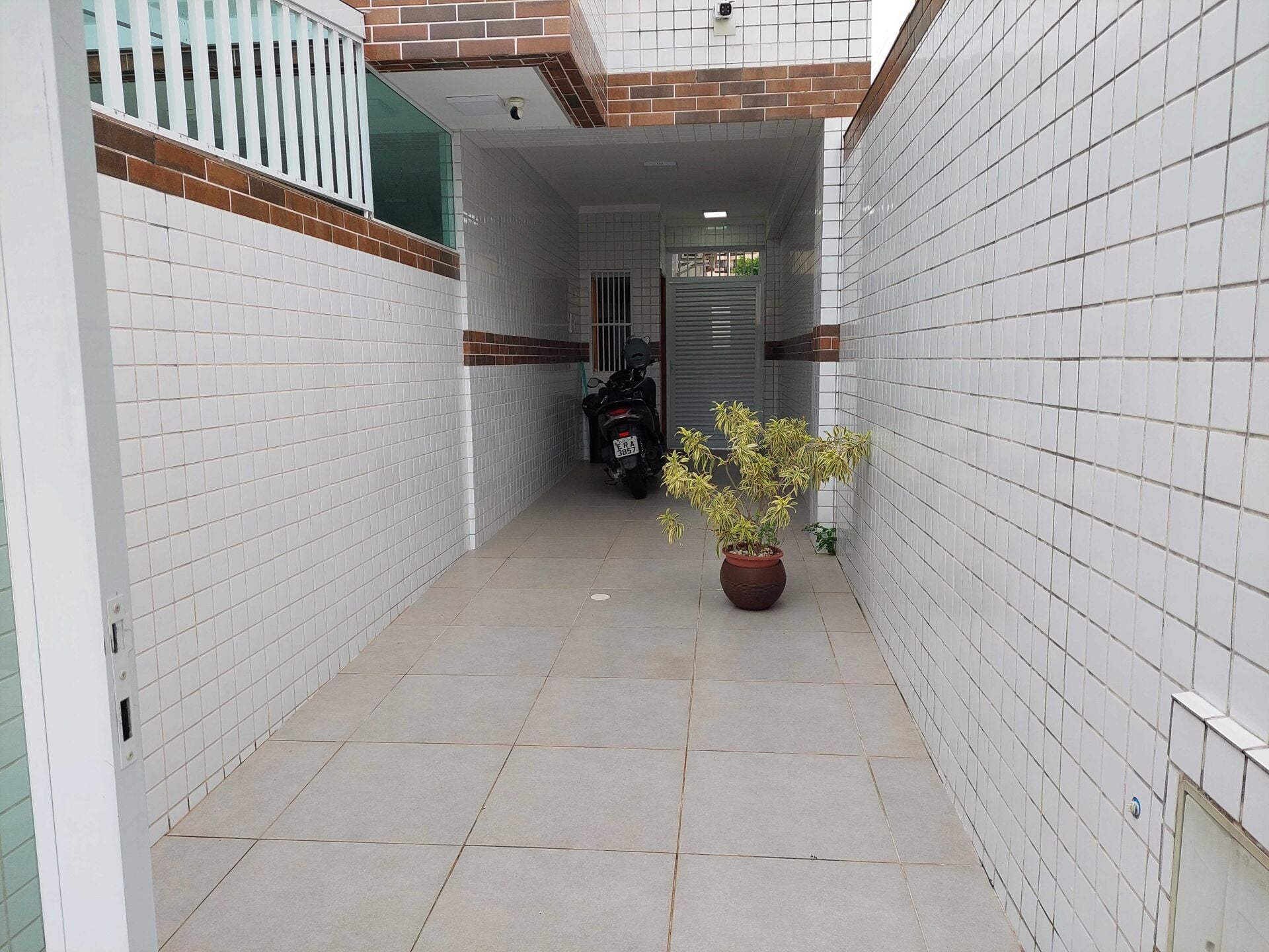 Casa Alto Padrão · 3 dorm. — Garagem