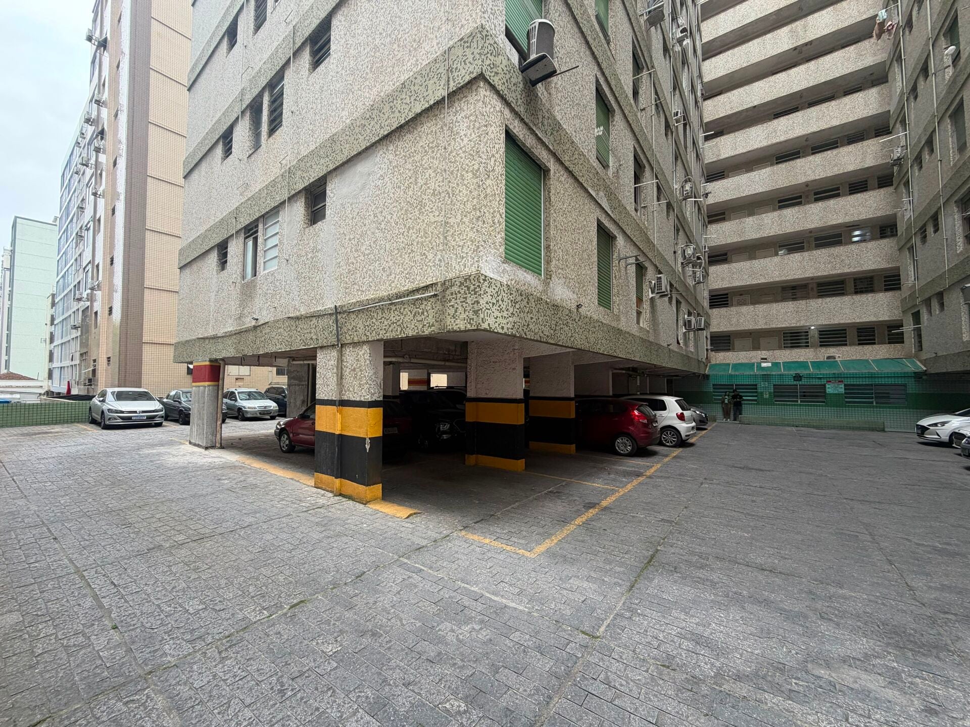 Apartamento 108 · 1 dorm. — Garagem