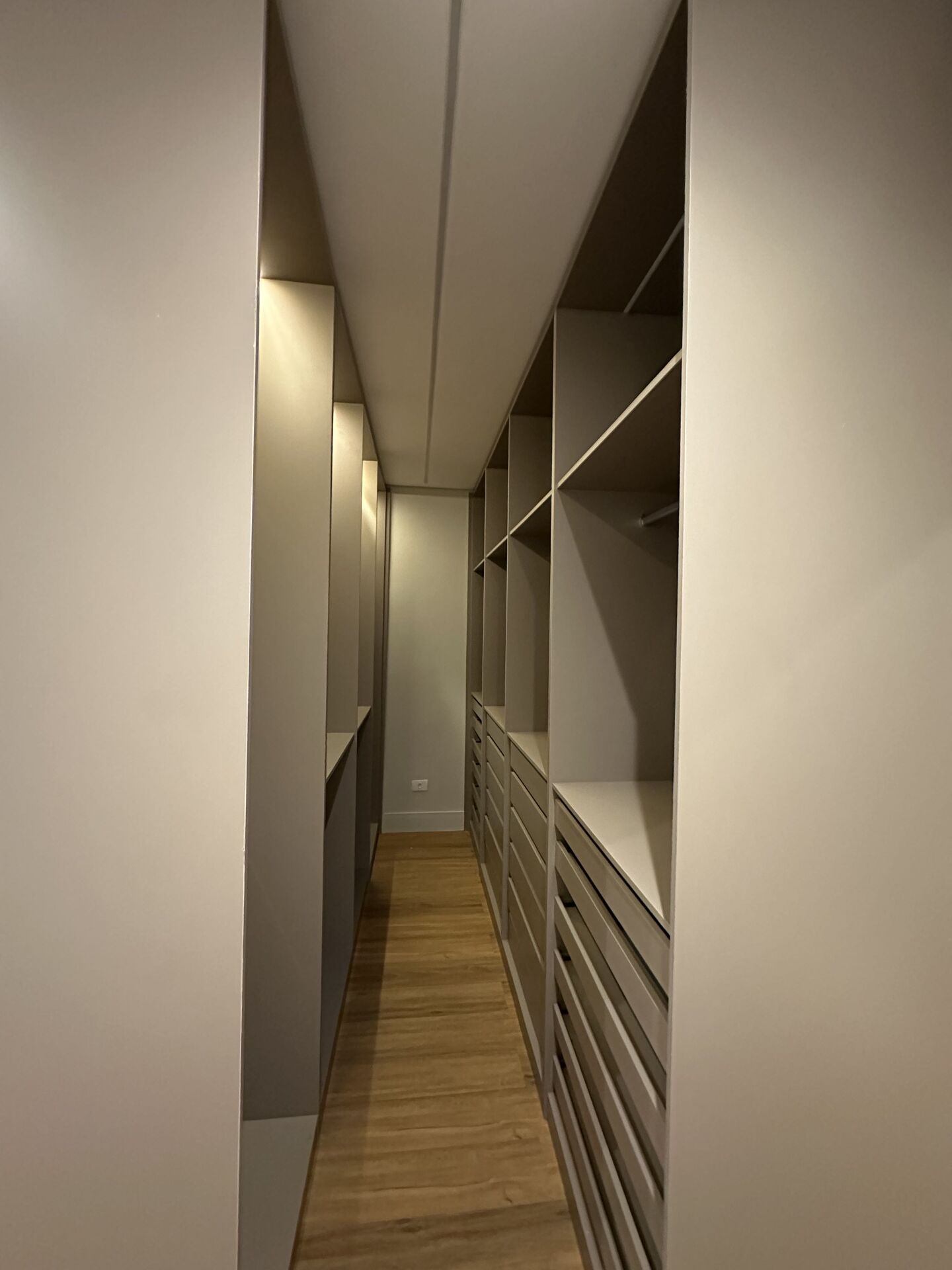 Apartamento 11 · 3 dorm. — Closet