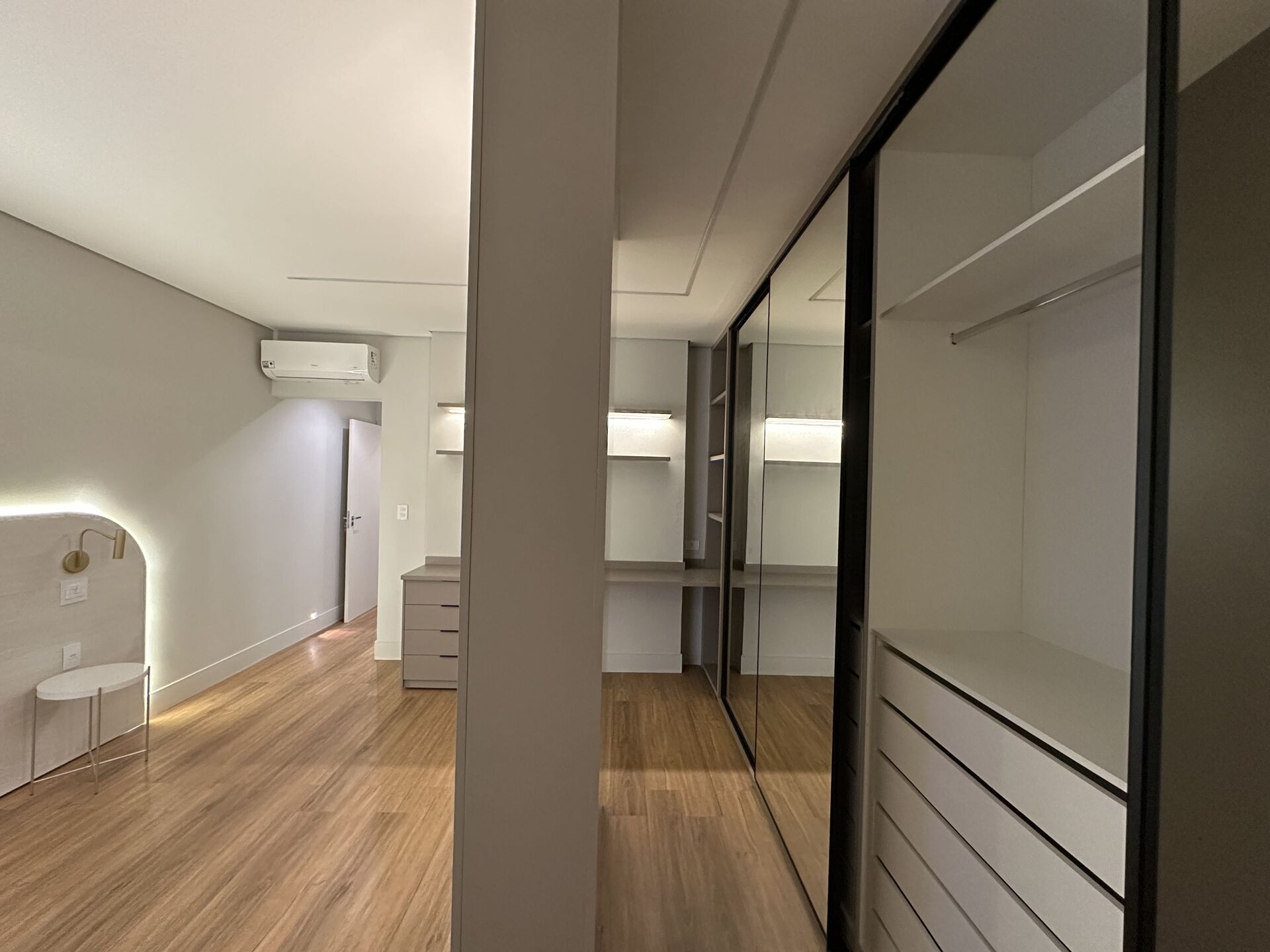 Apartamento 11 · 3 dorm. — Closet