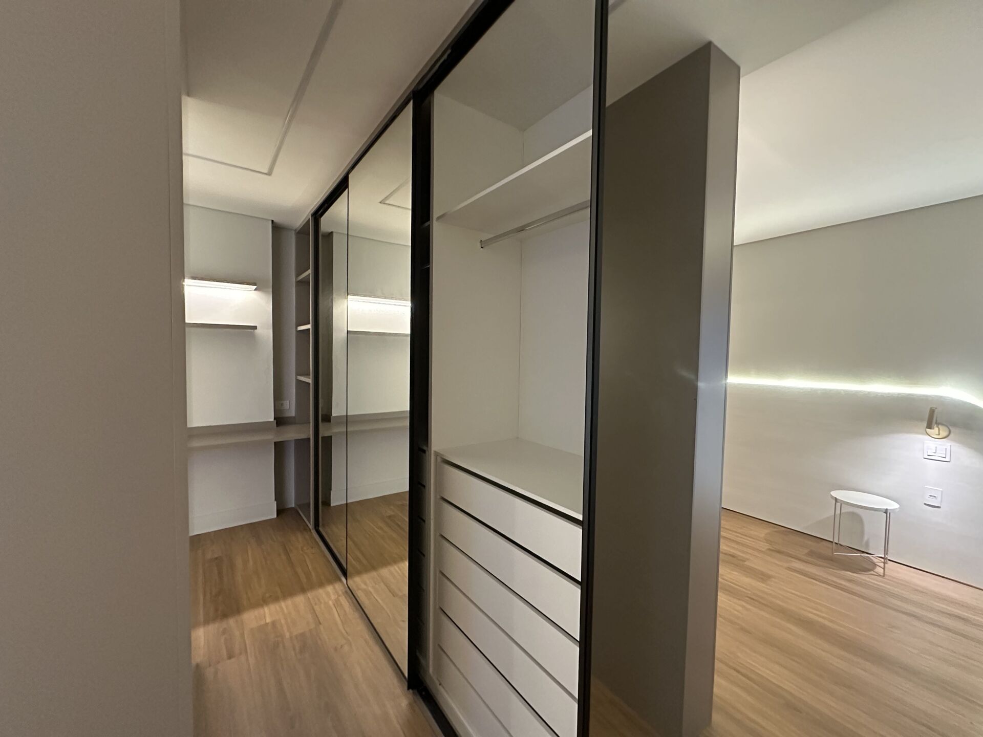Apartamento 11 · 3 dorm. — Closet