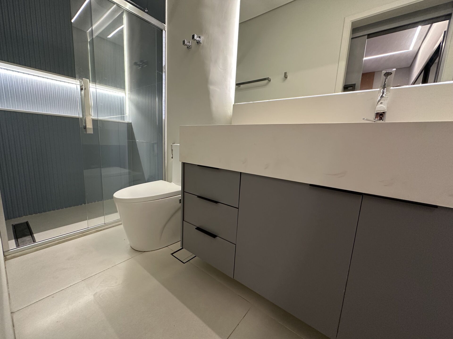 Apartamento 11 · 3 dorm. — Banheiro suite