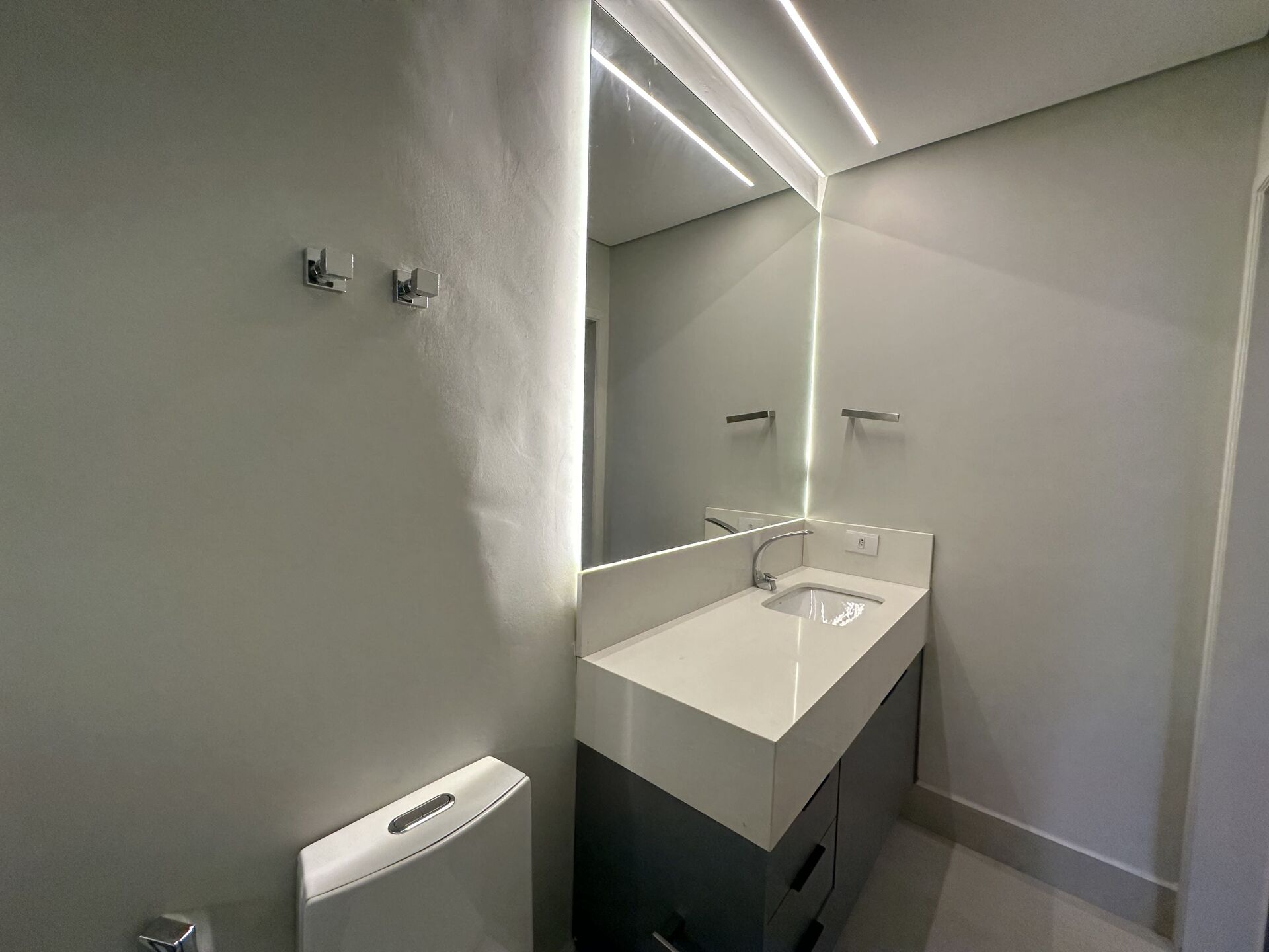 Apartamento 11 · 3 dorm. — Banheiro