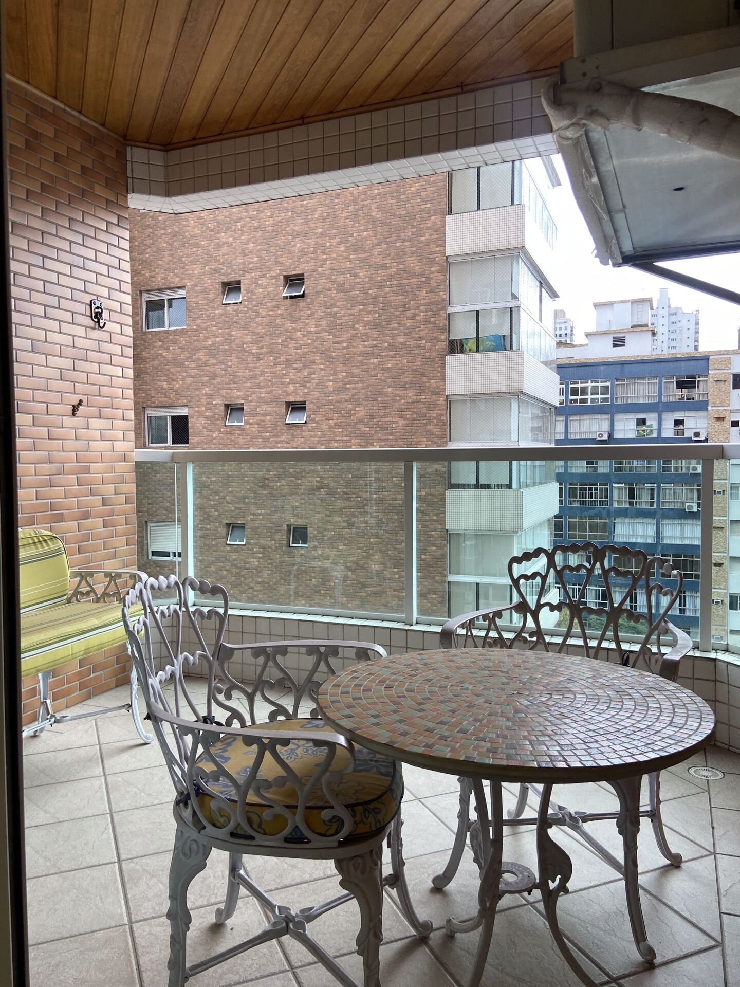 Apartamento 43 · 2 dorm. — Varanda
