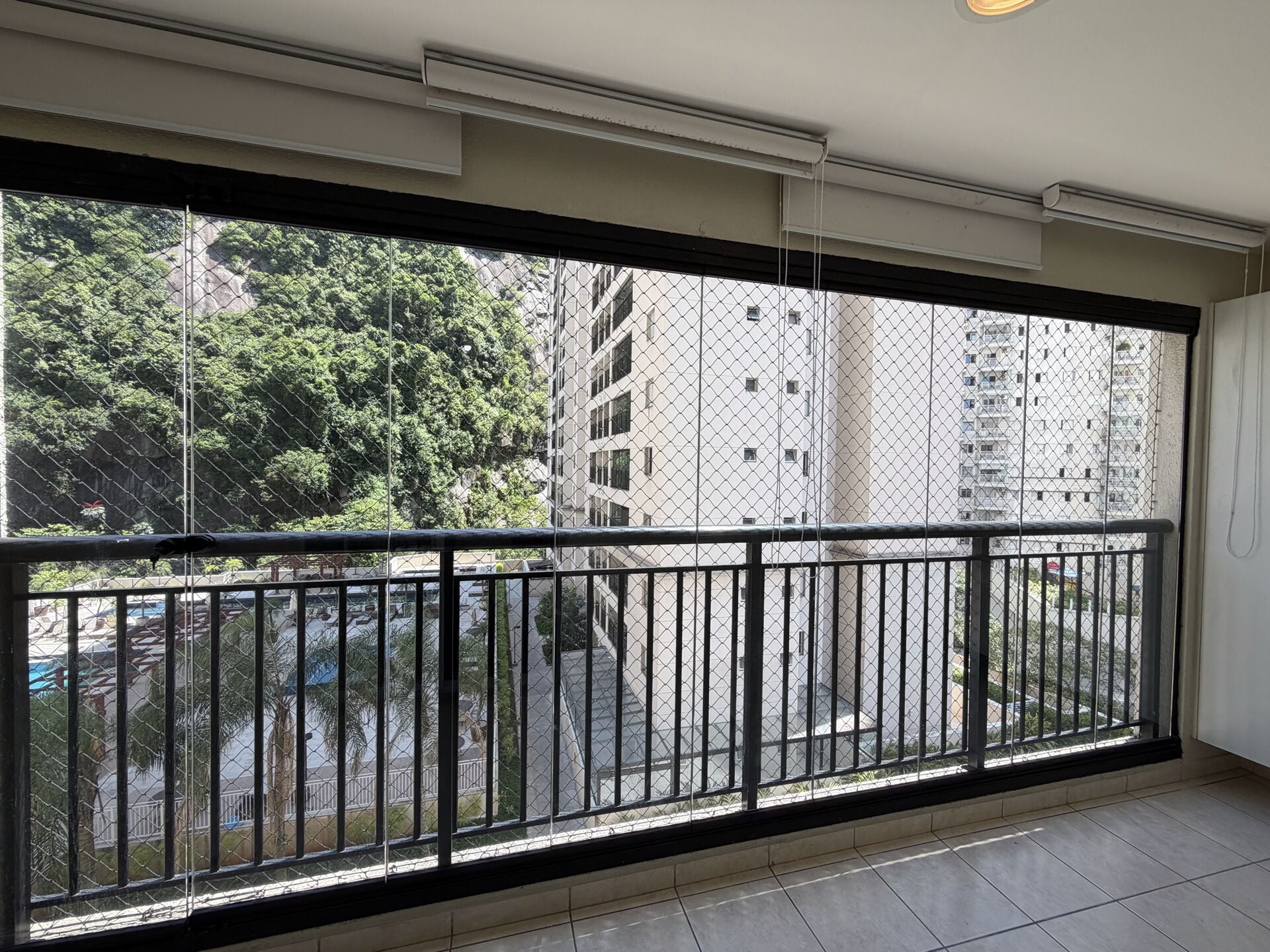 Apartamento 64 · 3 dorm. — Varanda
