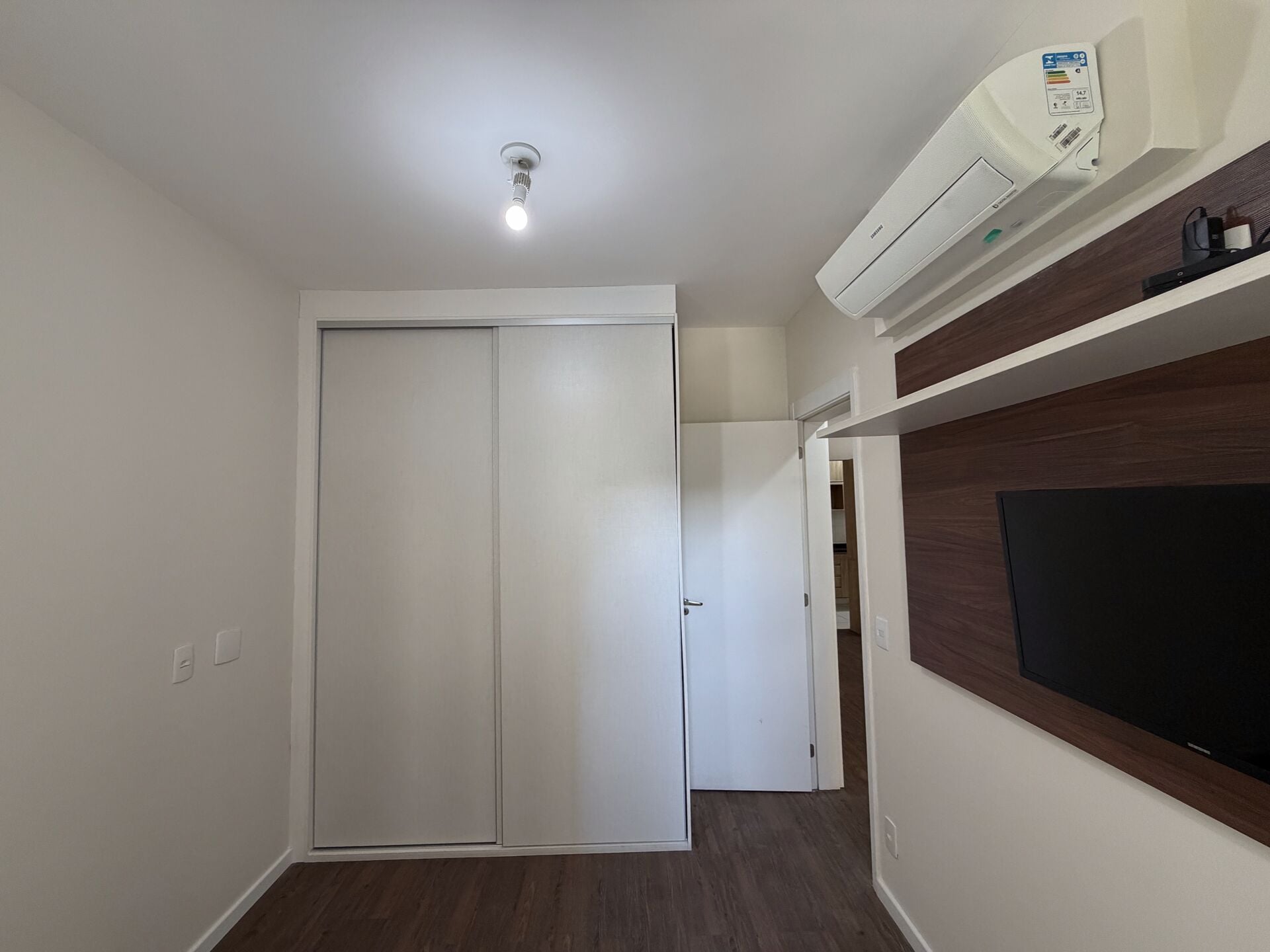Apartamento 64 · 3 dorm. — Suíte