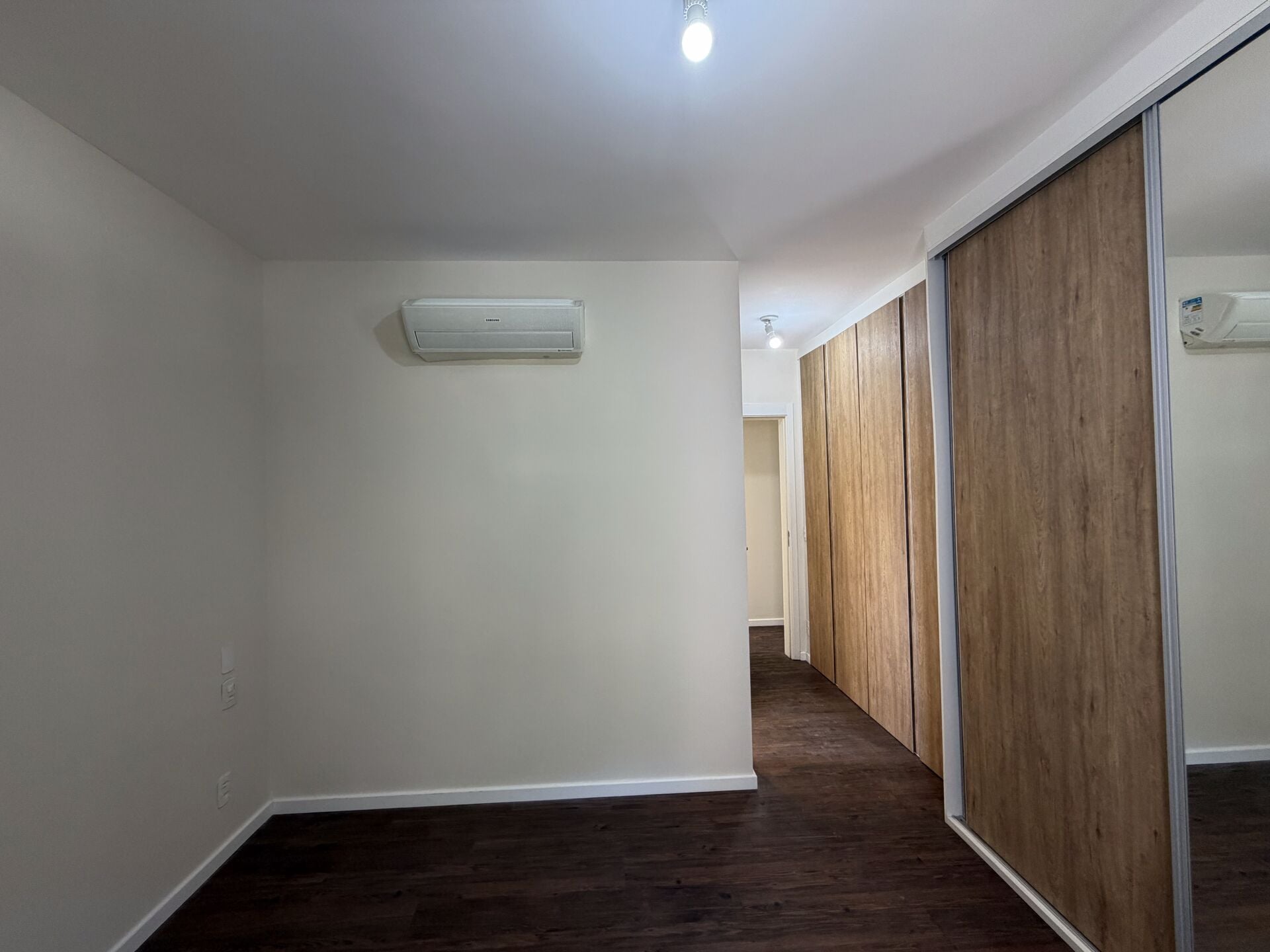 Apartamento 64 · 3 dorm. — Suíte