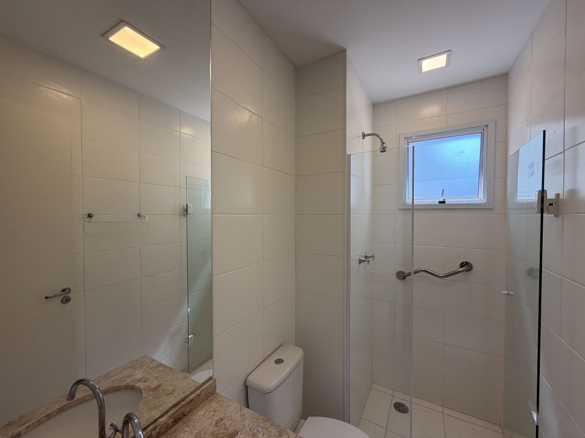 Apartamento 64 · 3 dorm. — Banheiro suite