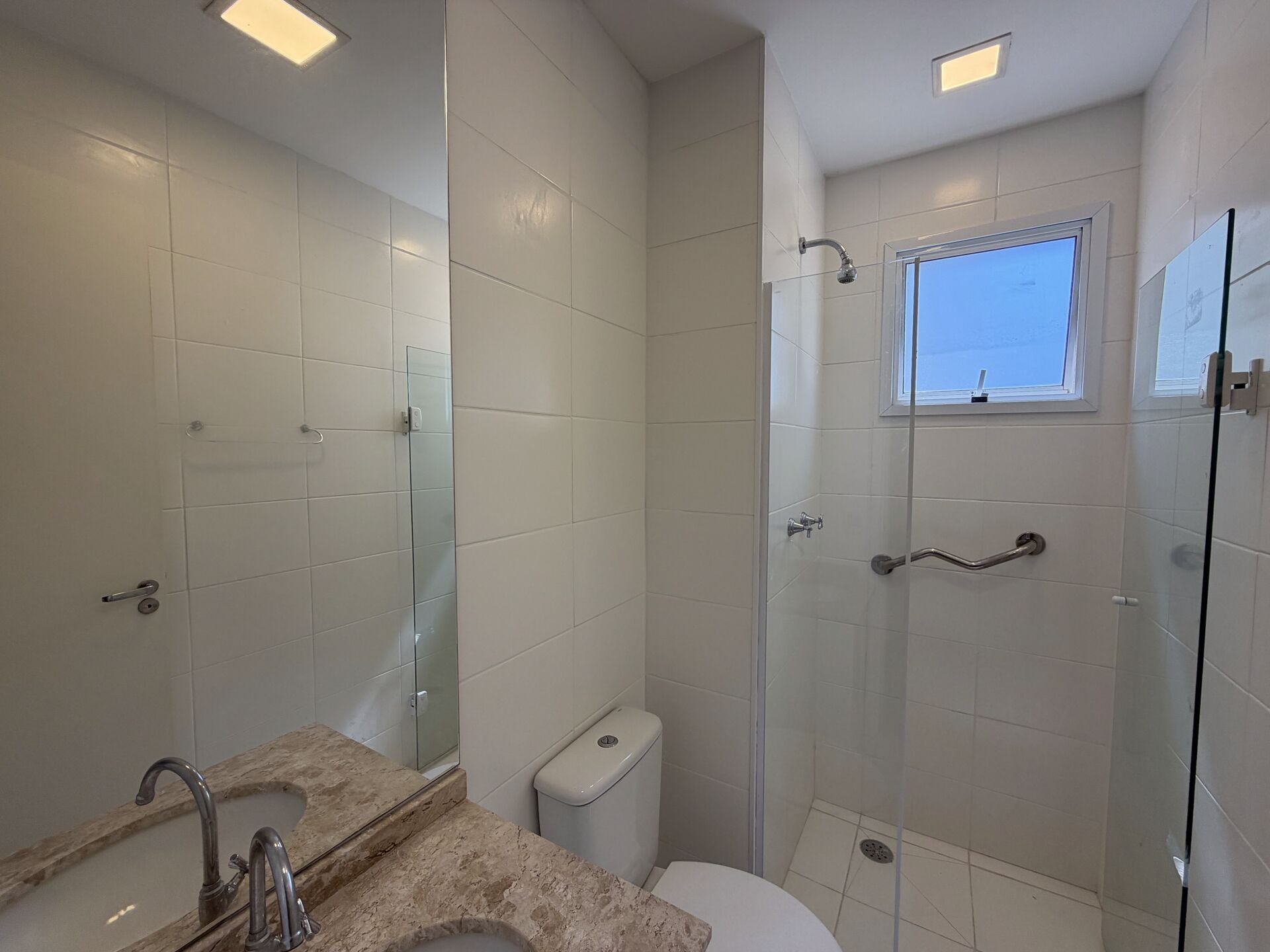 Apartamento 64 · 3 dorm. — Banheiro