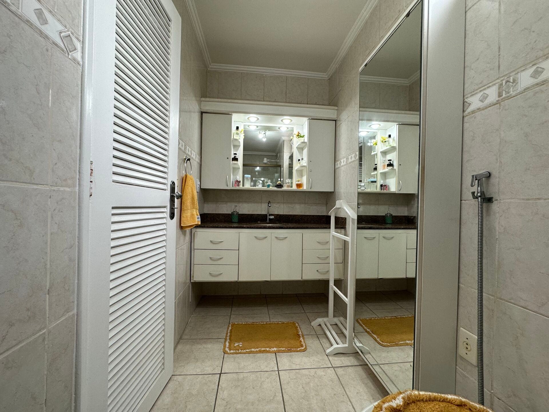 Apartamento 21 · 3 dorm. — Banheiro suite