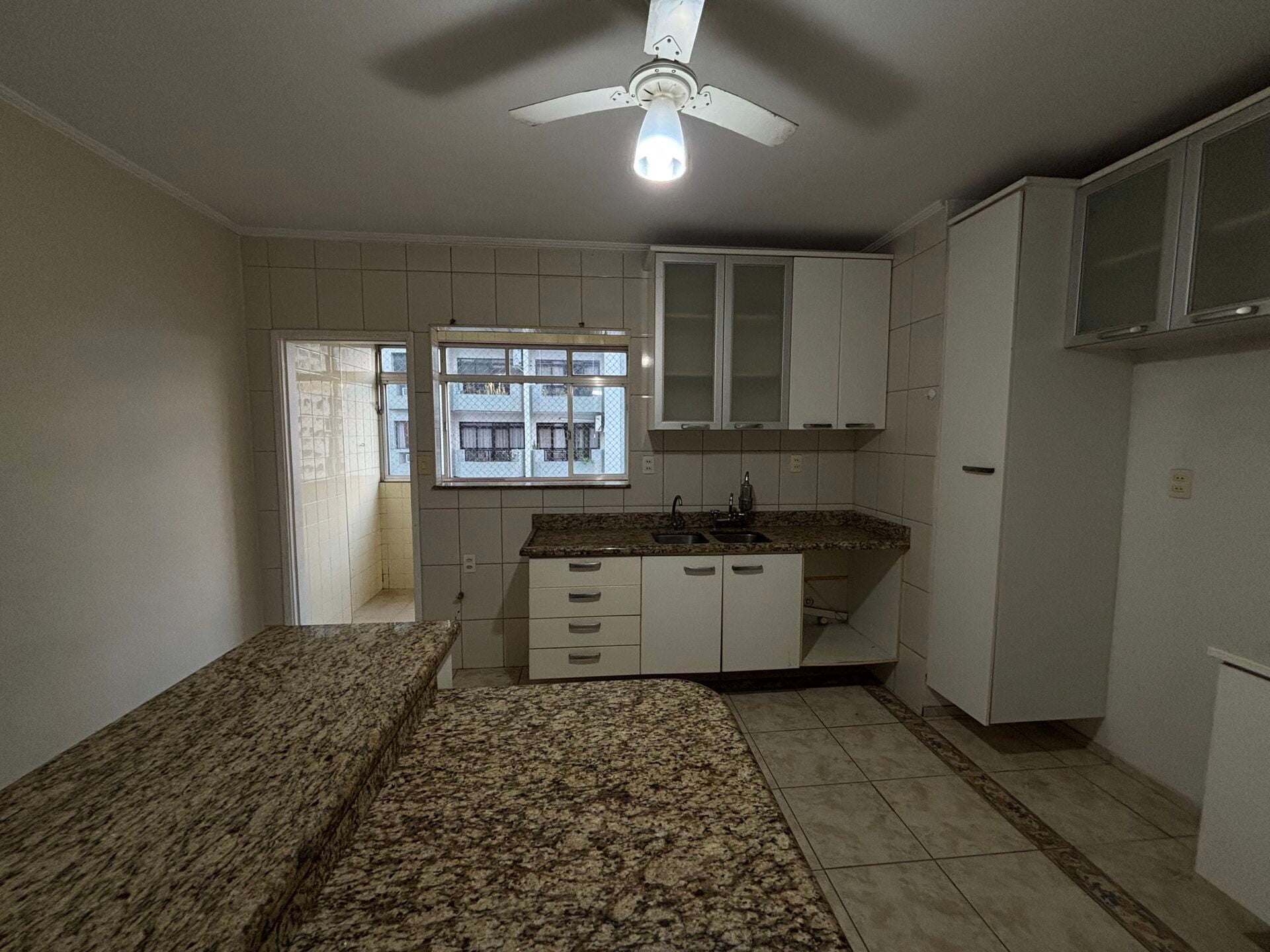 Apartamento 72 · 3 dorm. — Cozinha