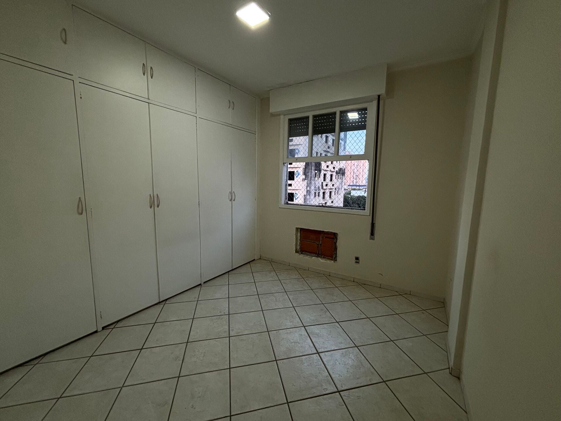 Apartamento 72 · 3 dorm. — Quarto