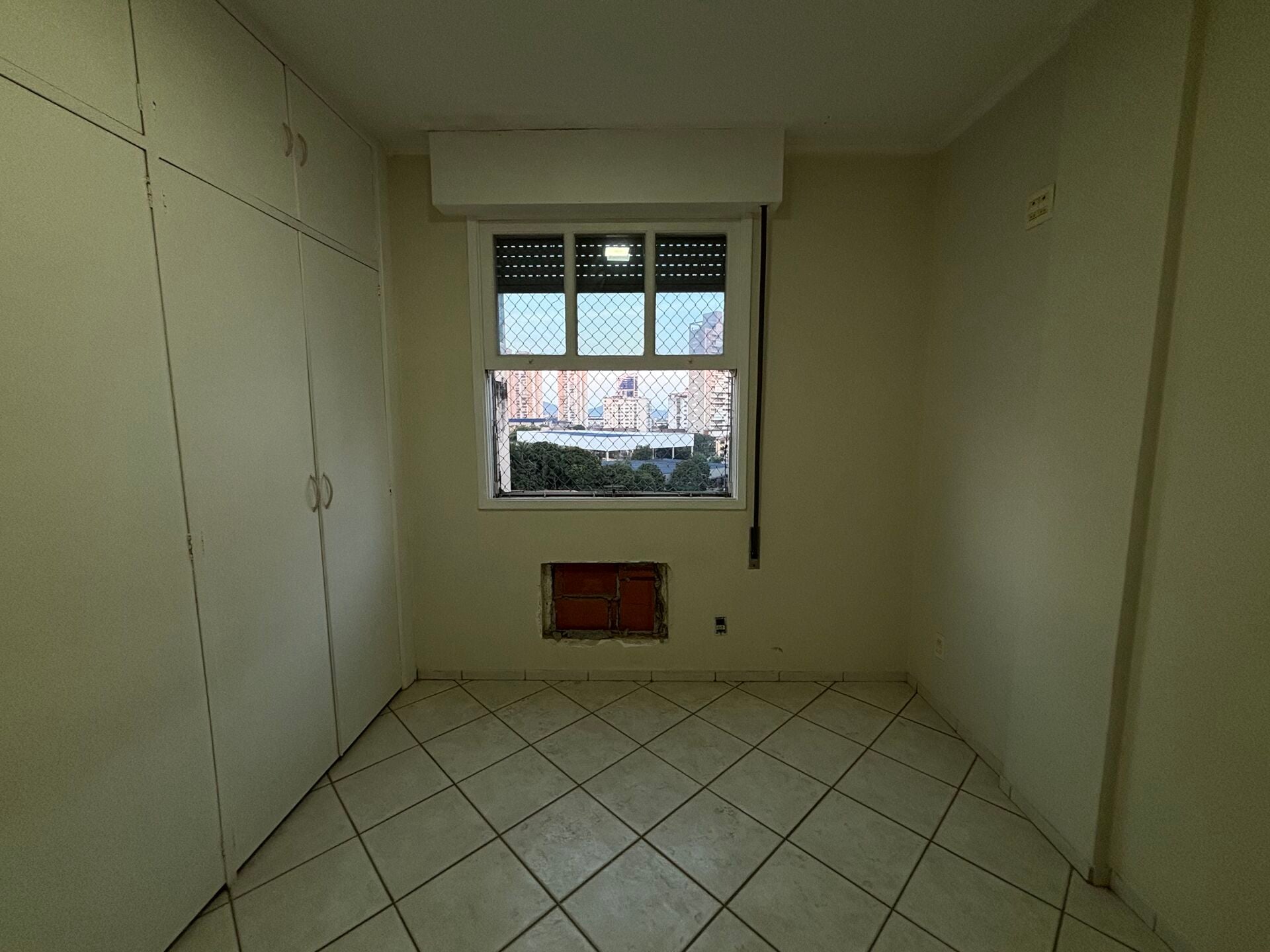 Apartamento 72 · 3 dorm. — Quarto