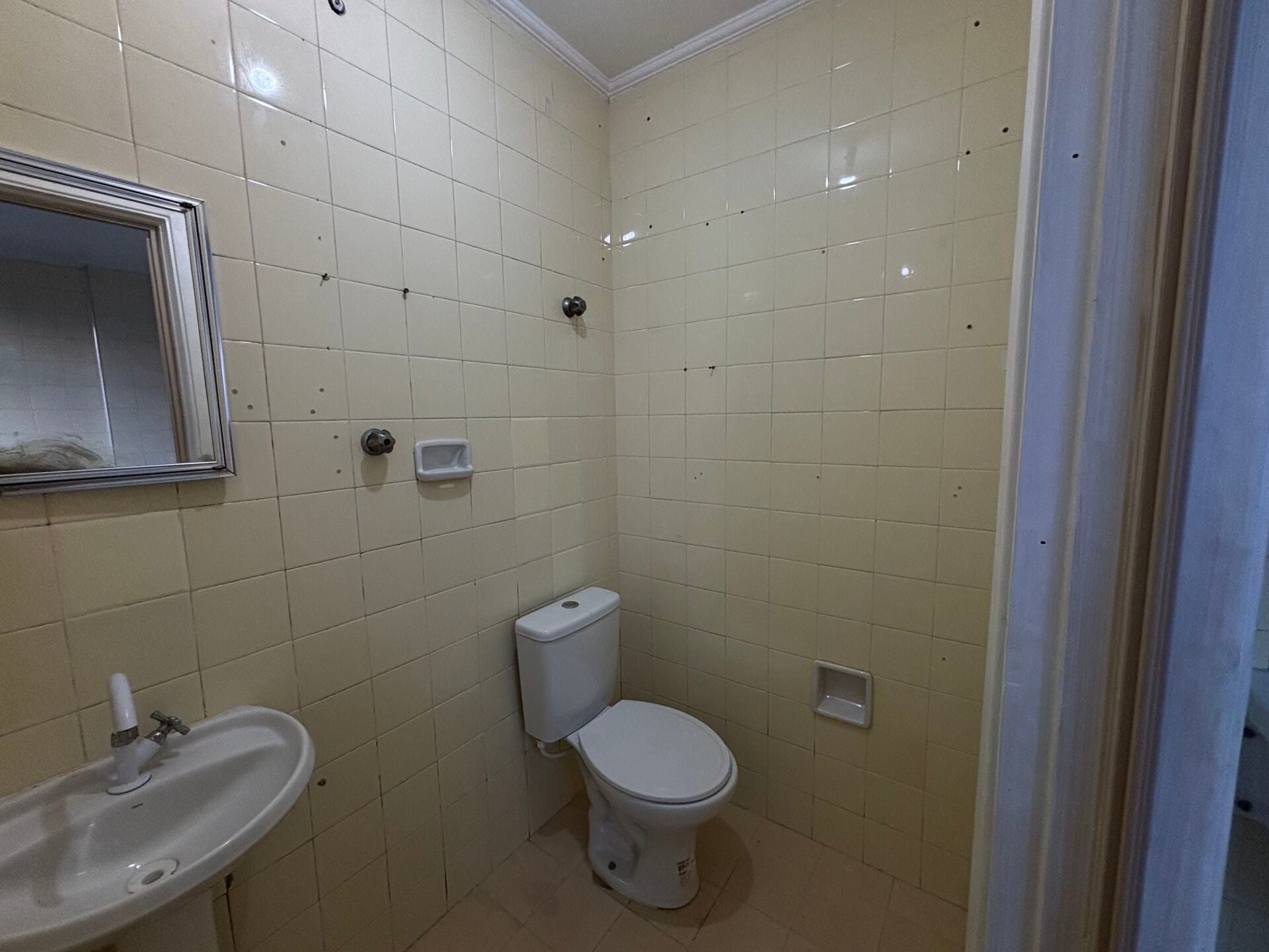 Apartamento 72 · 3 dorm. — Banheiro