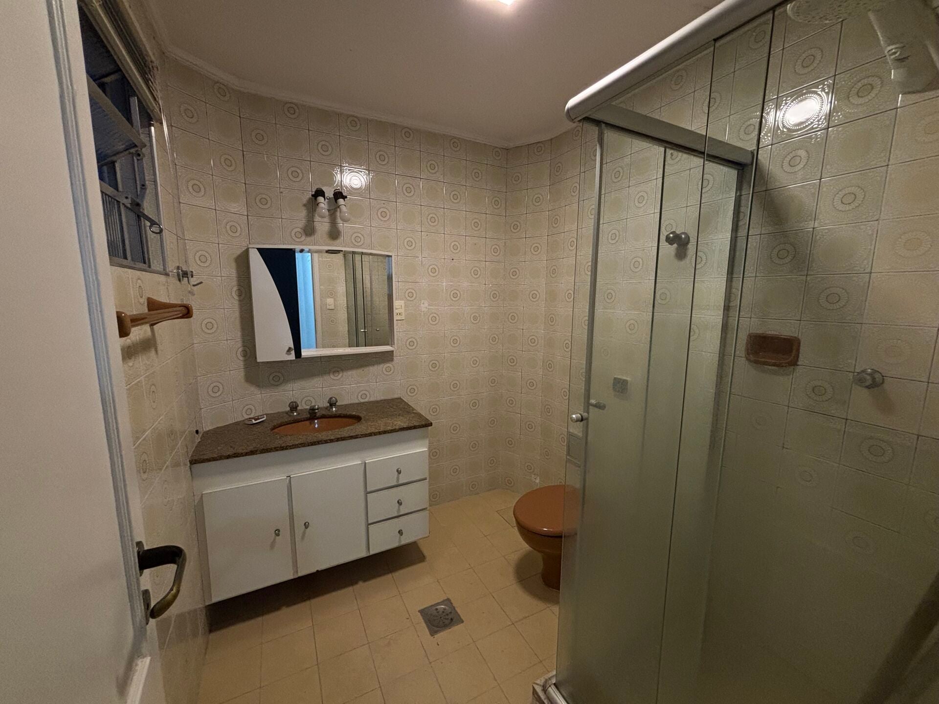 Apartamento 72 · 3 dorm. — Banheiro