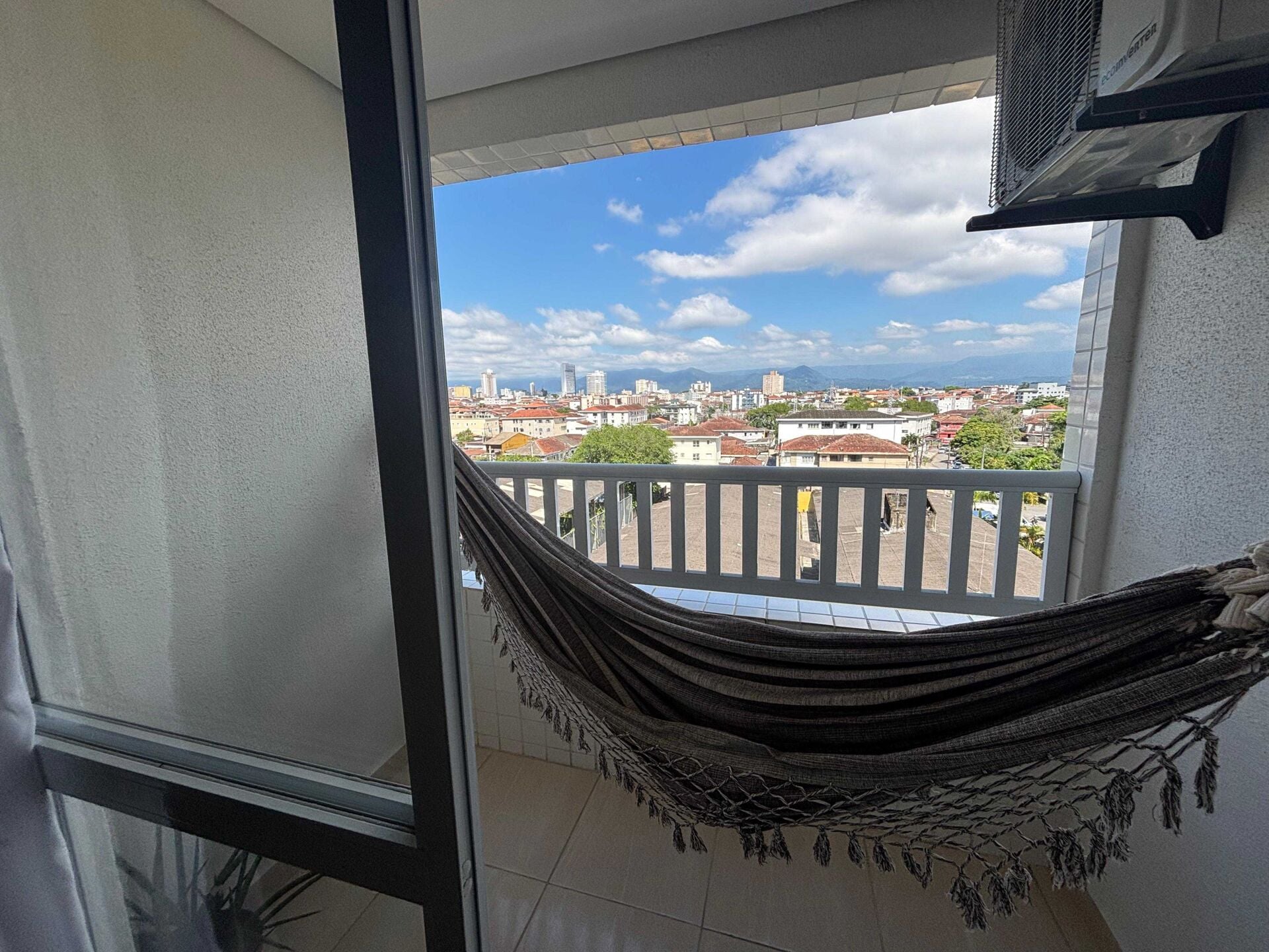 Apartamento 23 · 2 dorm. — Varanda