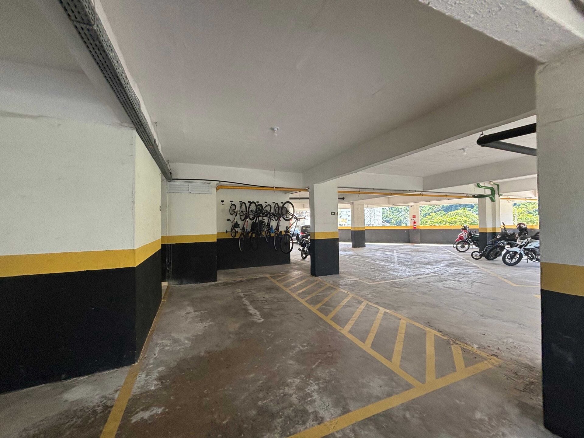 Apartamento 23 · 2 dorm. — Garagem