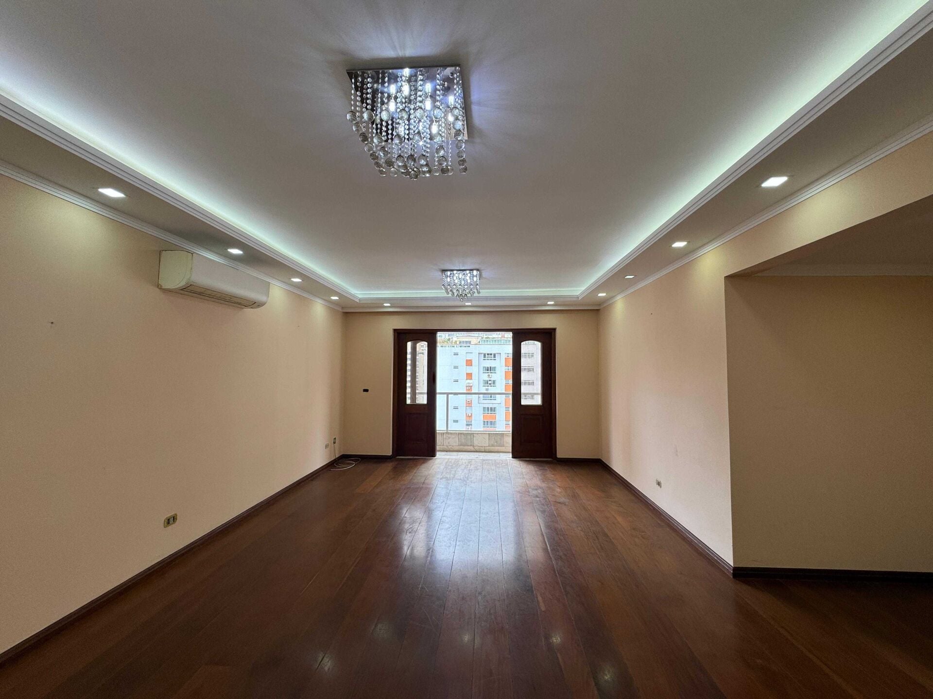 Apartamento 82 · 4 dorm.