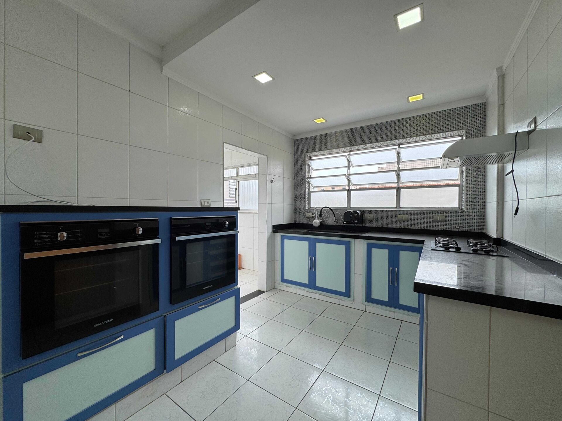 Apartamento 82 · 4 dorm. — Cozinha