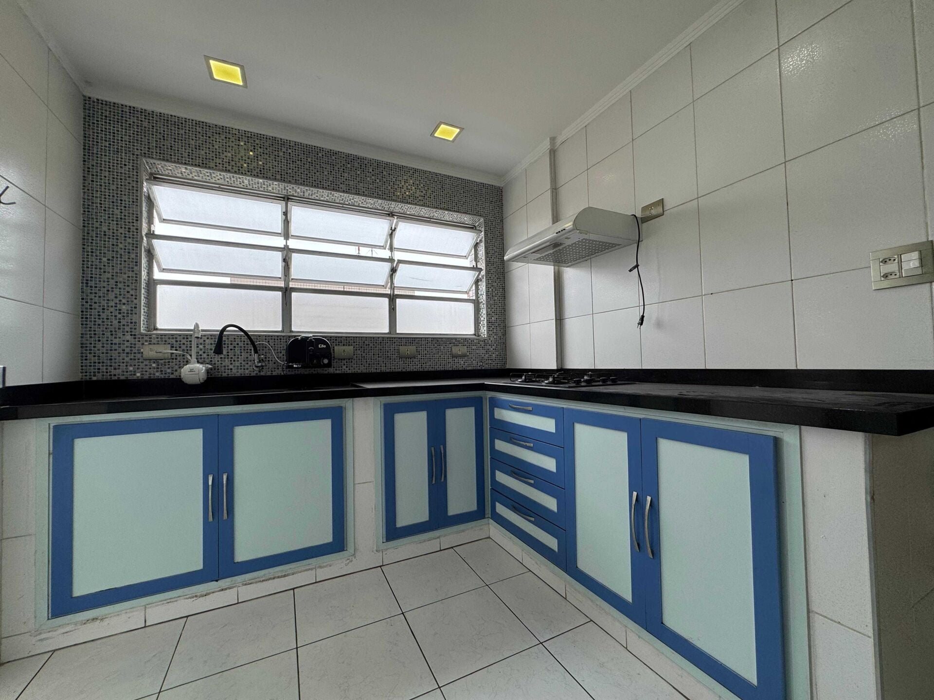 Apartamento 82 · 4 dorm. — Cozinha