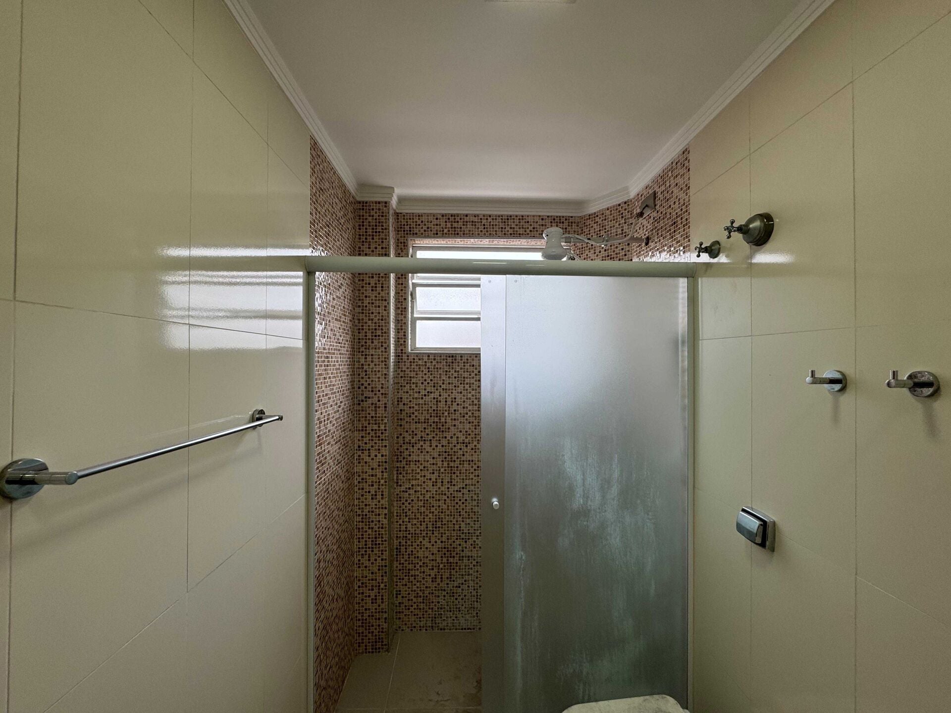 Apartamento 82 · 4 dorm. — Banheiro