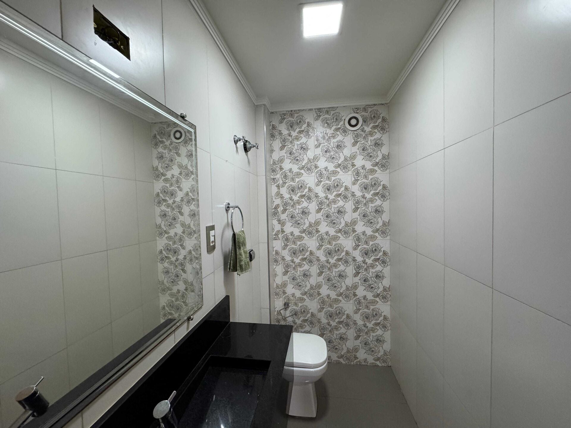 Apartamento 82 · 4 dorm. — Banheiro