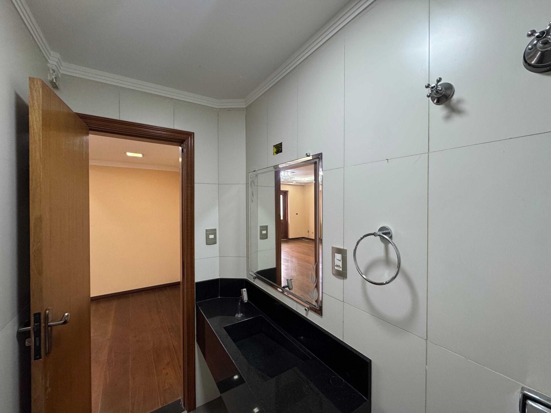Apartamento 82 · 4 dorm. — Banheiro