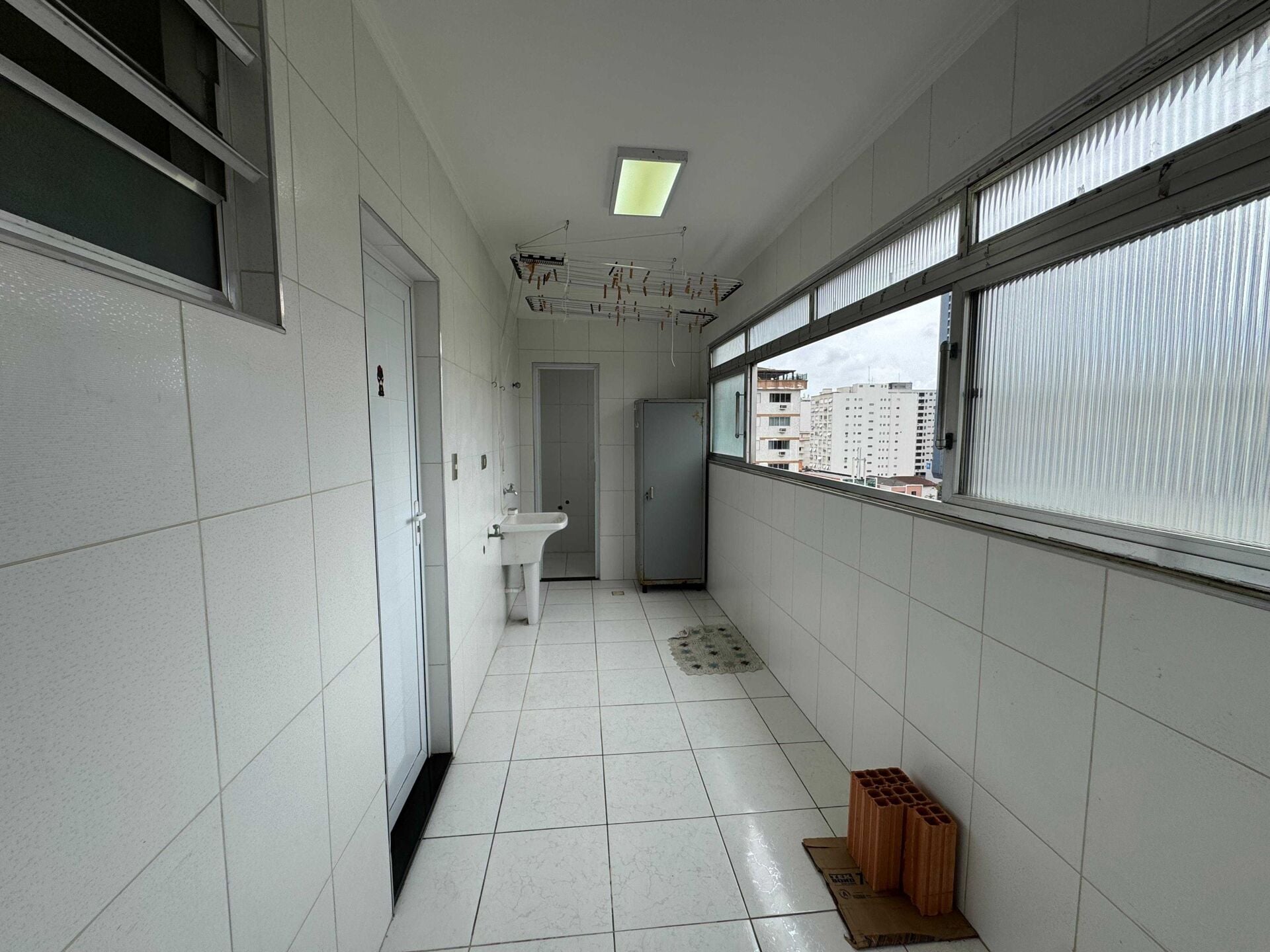 Apartamento 82 · 4 dorm. — Área de serviço