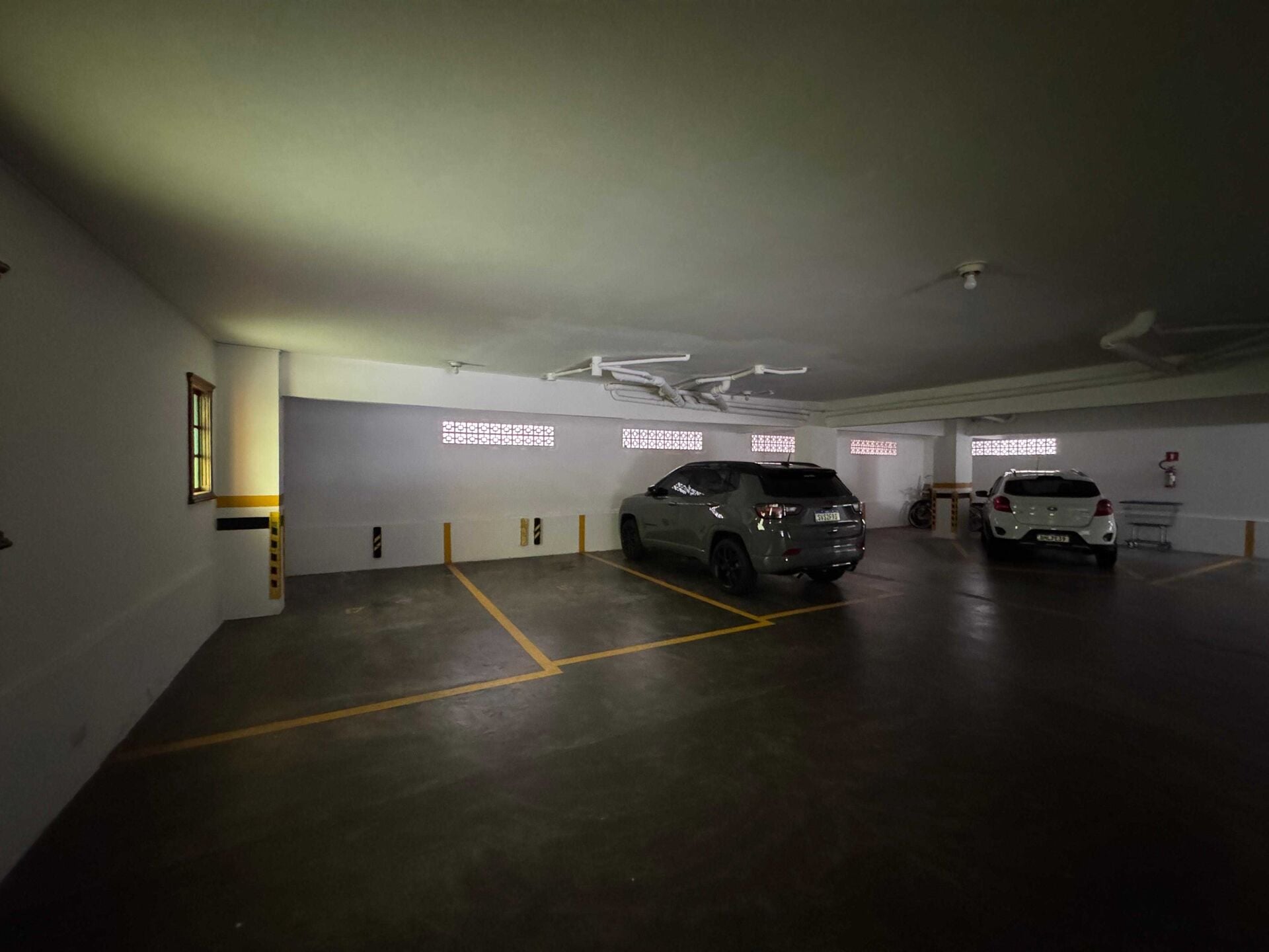 Apartamento 82 · 4 dorm. — Garagem
