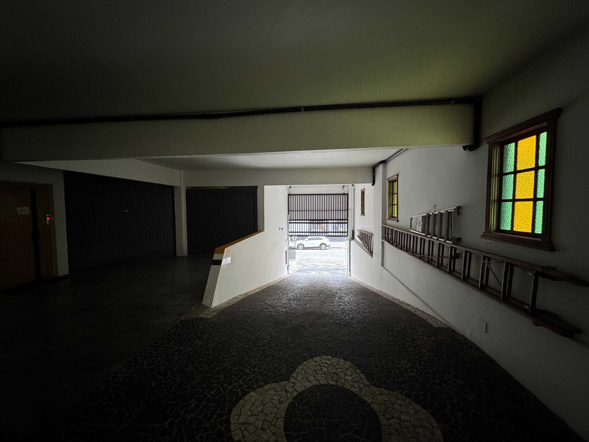Apartamento 82 · 4 dorm. — Garagem