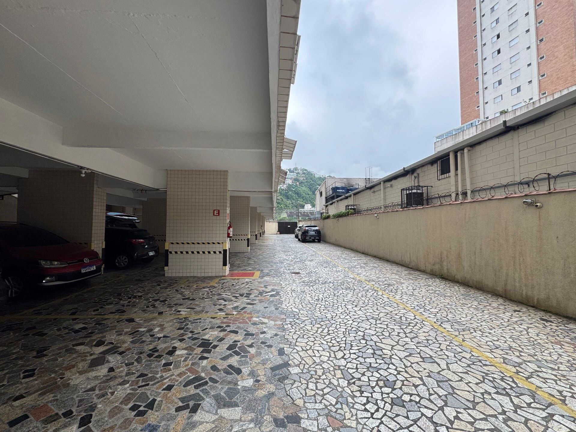 Apartamento 103 · 2 dorm. — Garagem