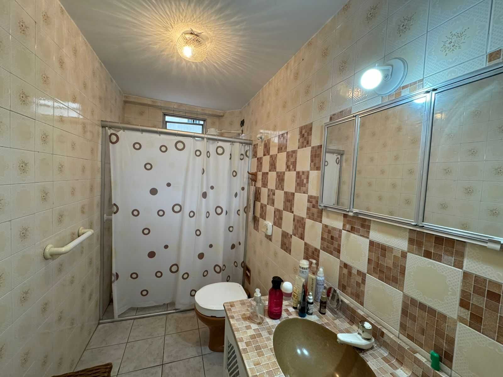 Apartamento 55 · 2 dorm. — Banheiro