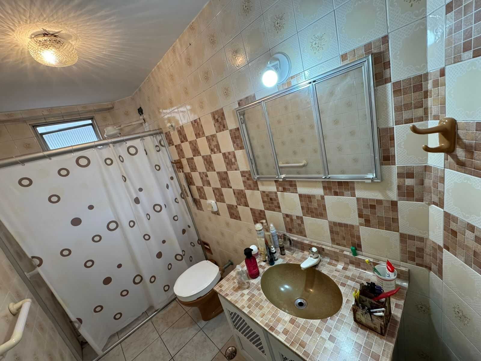 Apartamento 55 · 2 dorm. — Banheiro