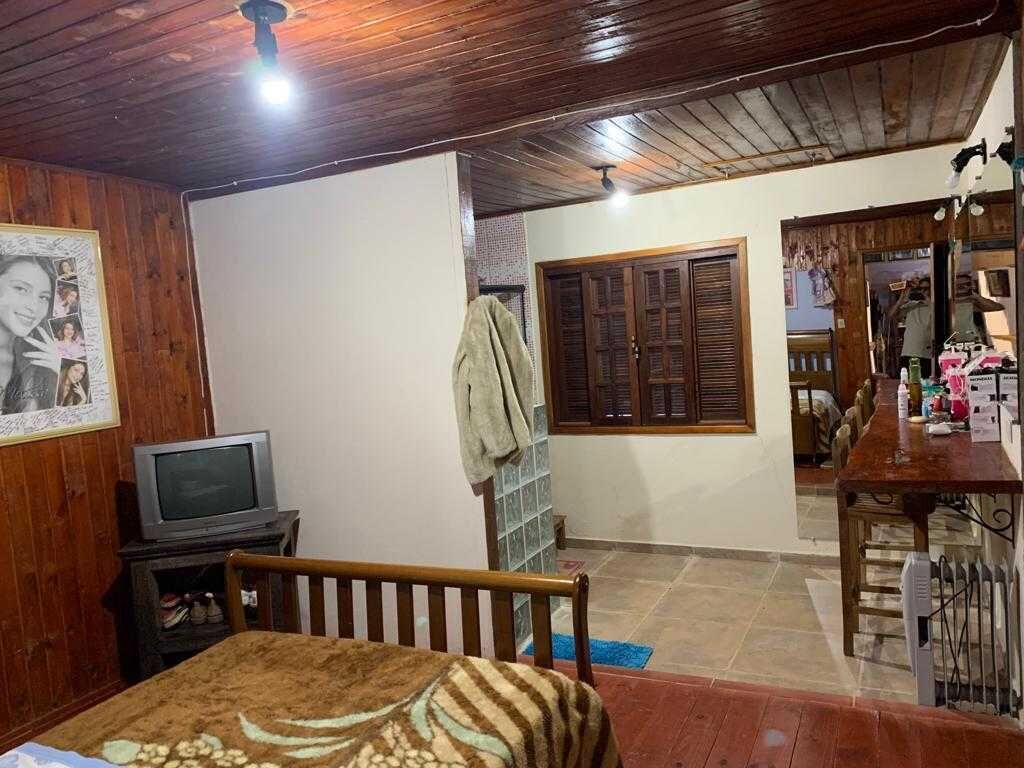 Pousada · 14 dorm. — Quarto