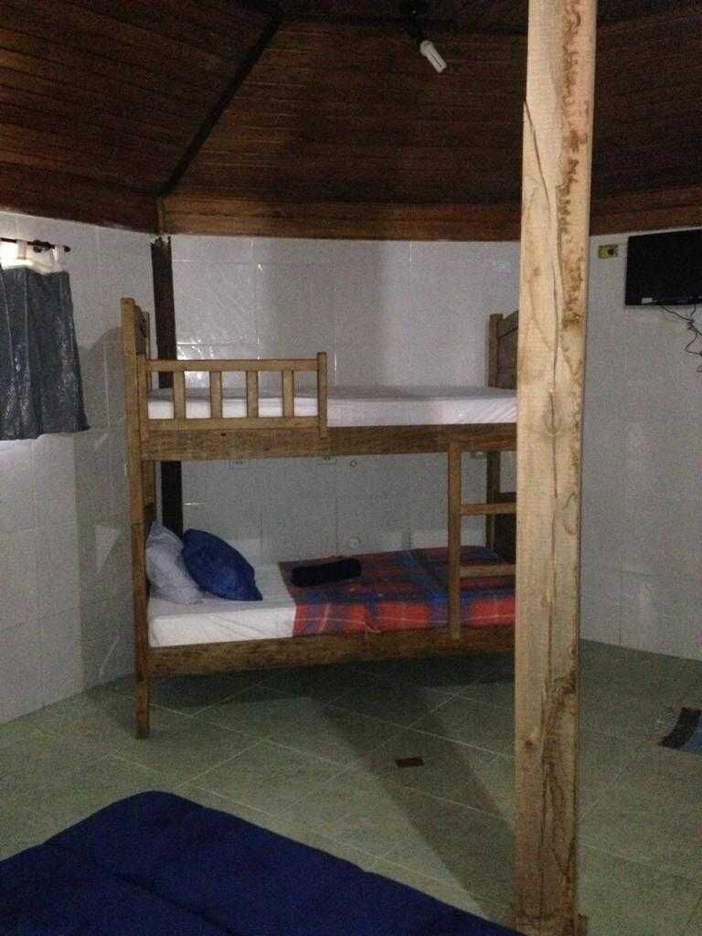 Pousada · 14 dorm. — Quarto